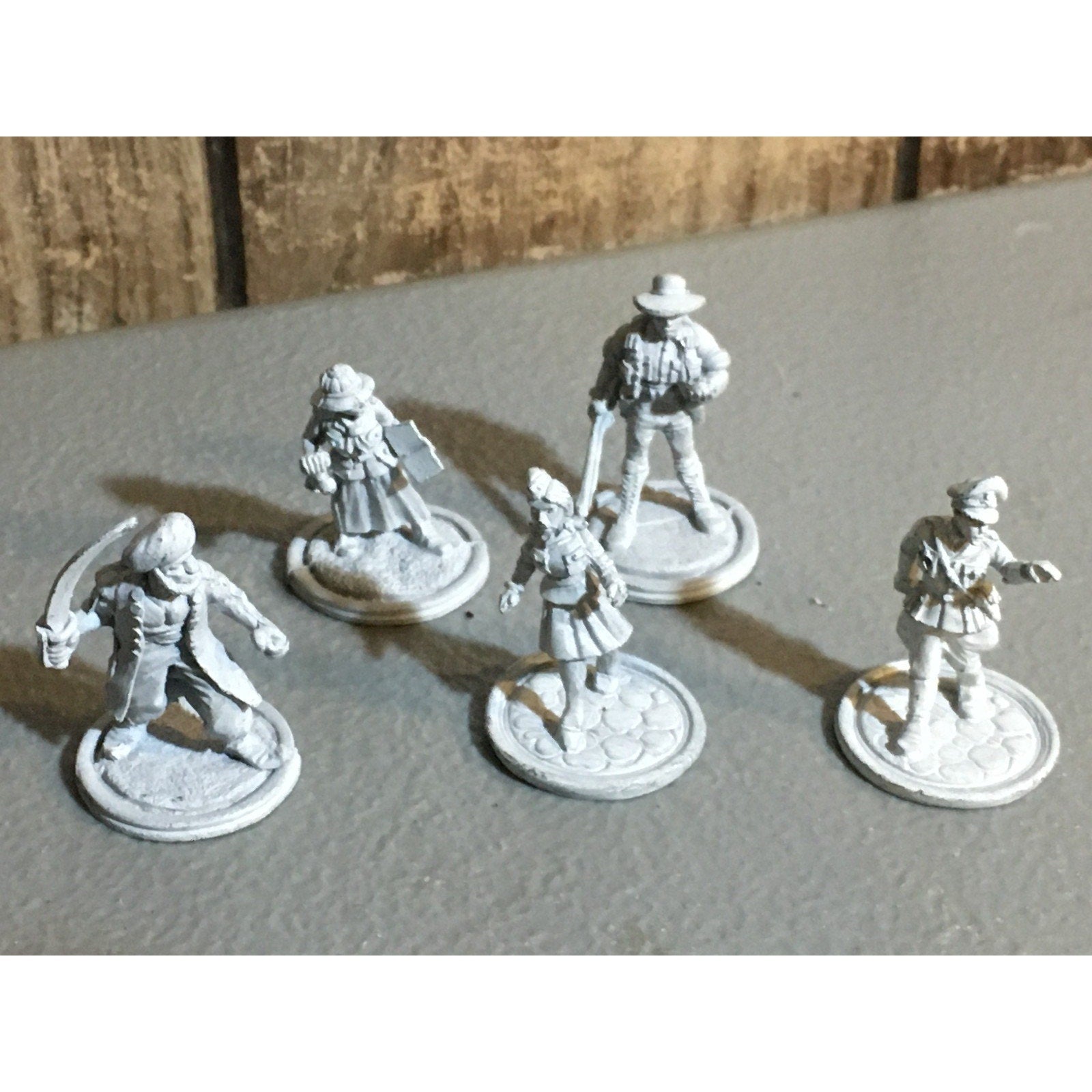 A32507 UNKNOWN METAL MINIATURES LOT 5 PK HUMAN EXPLORER SOLDIER PIRATE