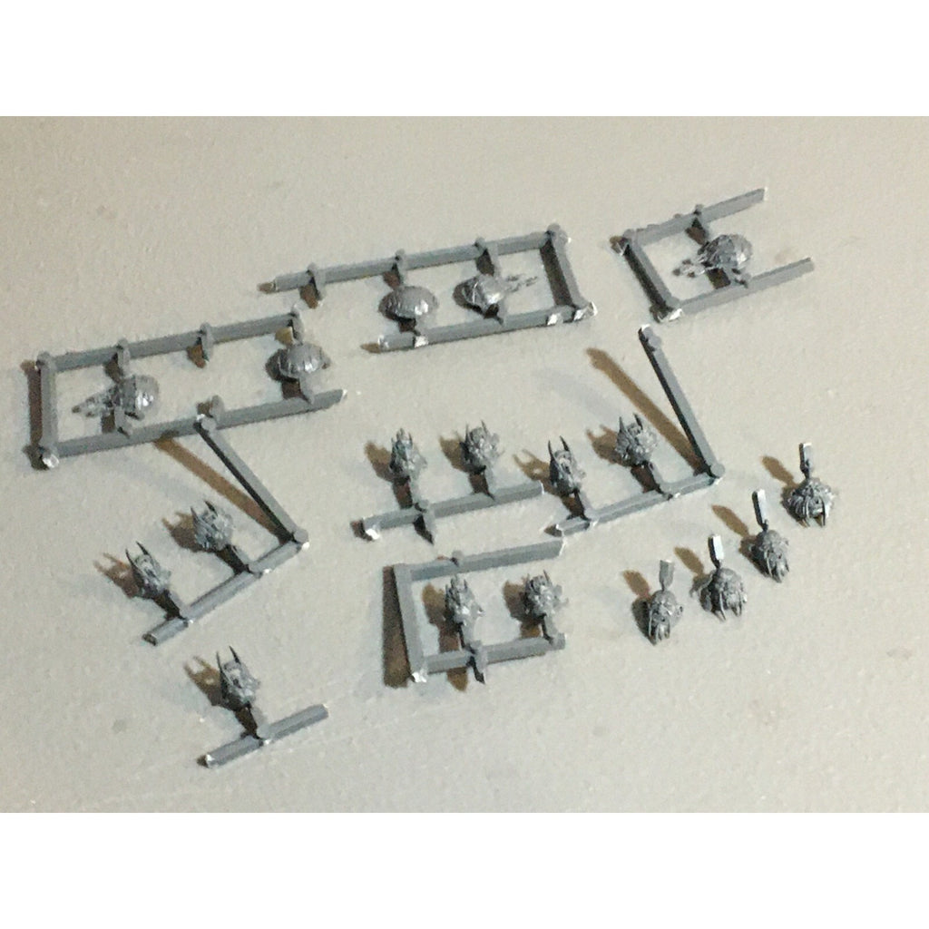 A23587 WARHAMMER AOS FANTASY OGRE KINGDOMS MAWTRIBES BITS ON SPRUE LOT HEAD PLAT