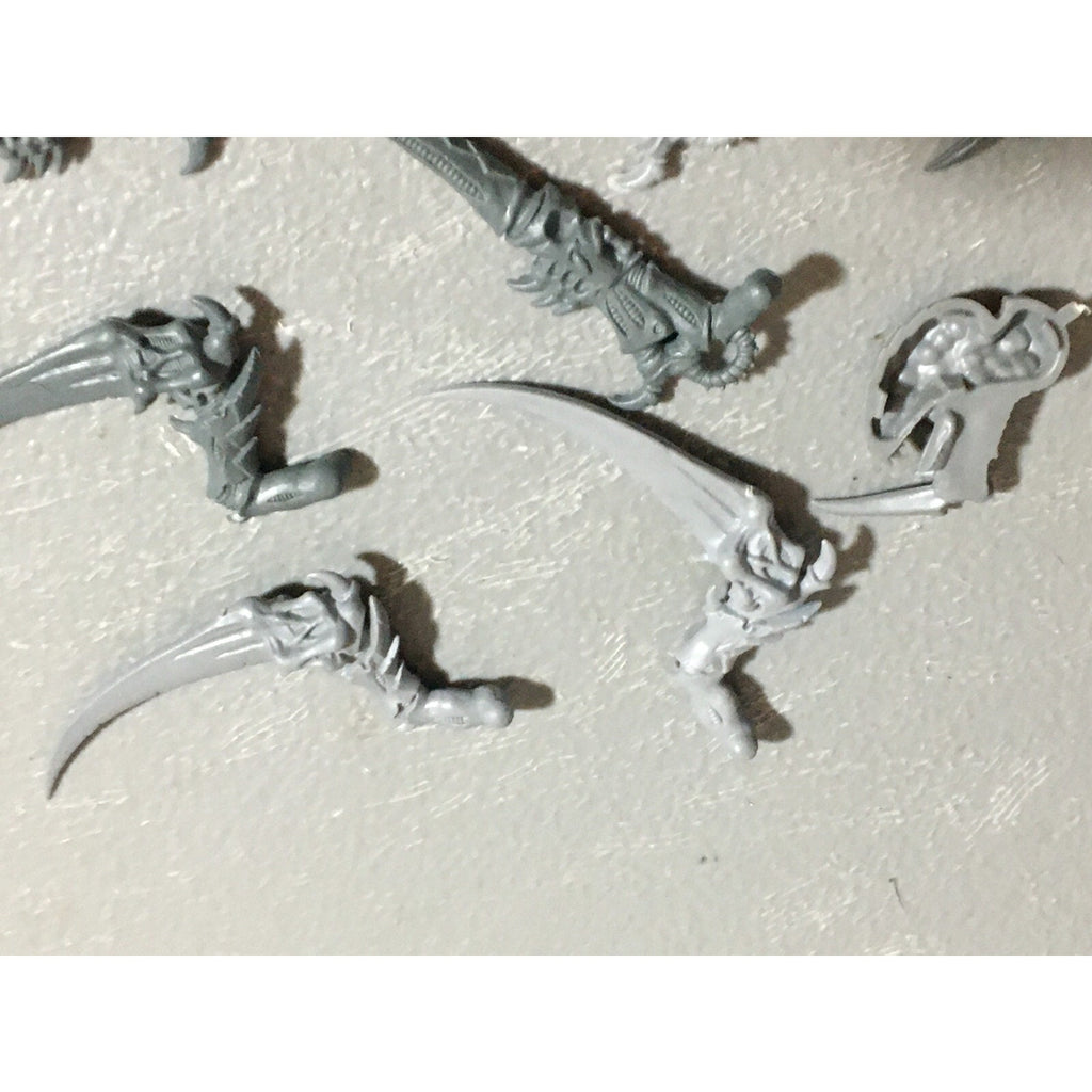 A22315 WARHAMMER 40K TYRANIDS BITS LOT MIXED GAMES WORKSHOP GW
