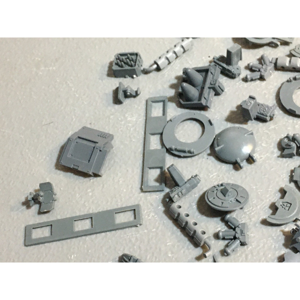 A24525 WARHAMMER 40K SPACE MARINES BITS LOT TANKS LIDS ACCESSOIRES