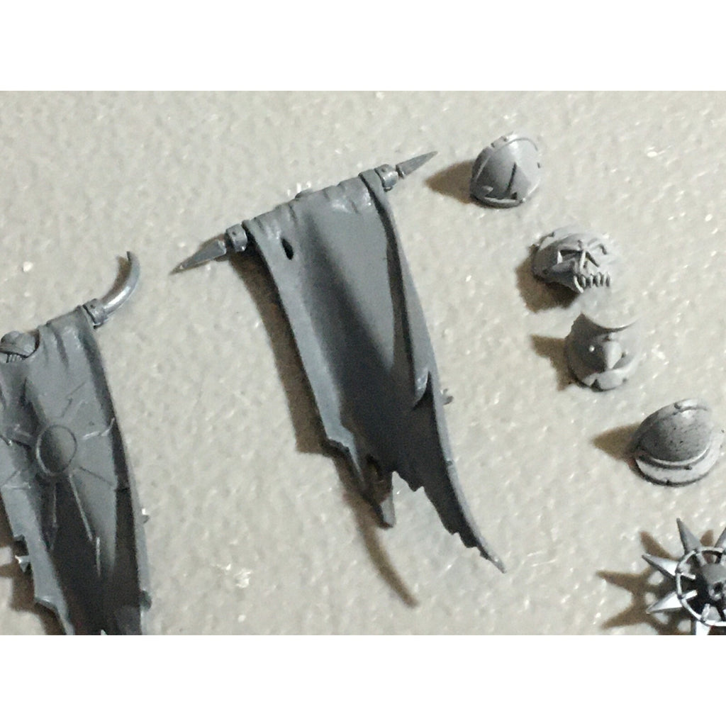 A22262 WARHAMMER FANTASY CHAOS MORTALS BITS LOT MIXED BANNERS ACCESSORIES GW