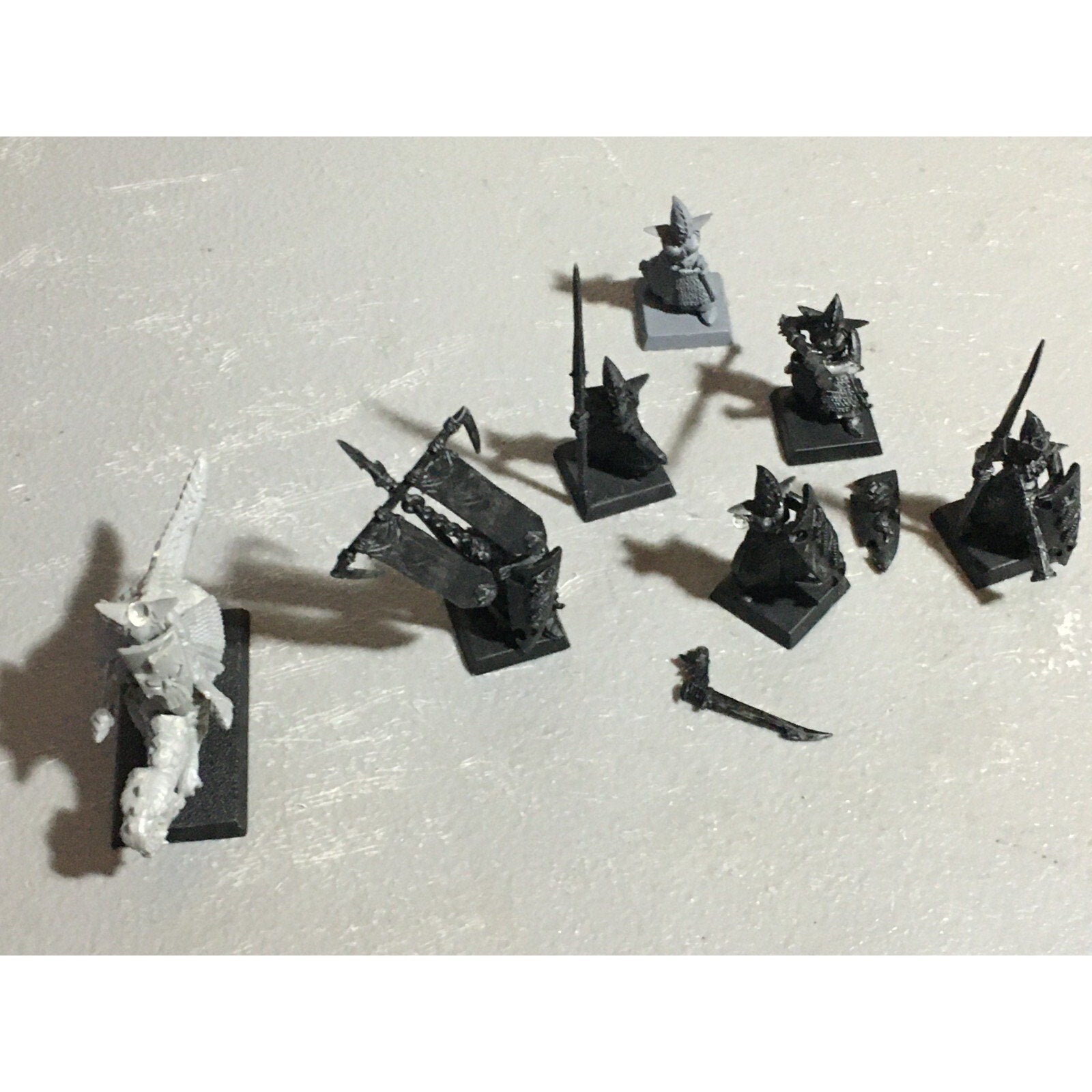A22066 WARHAMMER FANTASY DARK ELVES INCOMPLETE SPEARMEN & COLD ONE GW