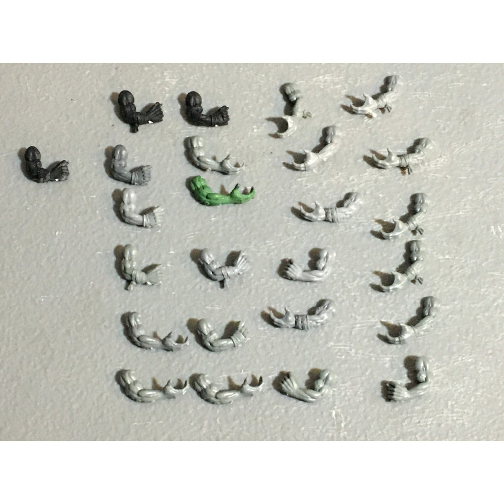 A22952 WARHAMMER 40K ORKS BITS LOT ARMS GAMES WORKSHOP GW