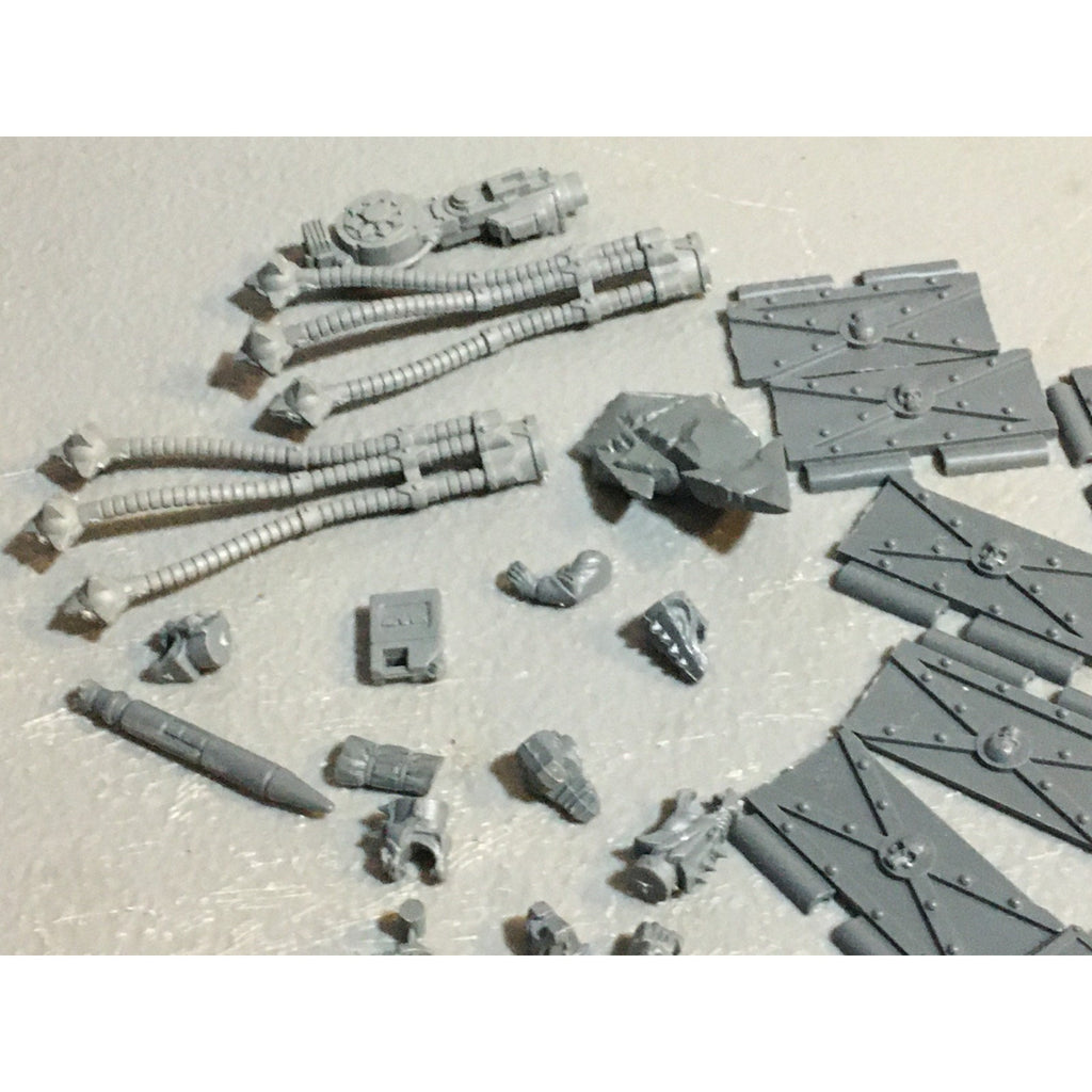 A24532 WARHAMMER 40K MIXED BITS LOT PLATES CHAOS IMPERIAL GW