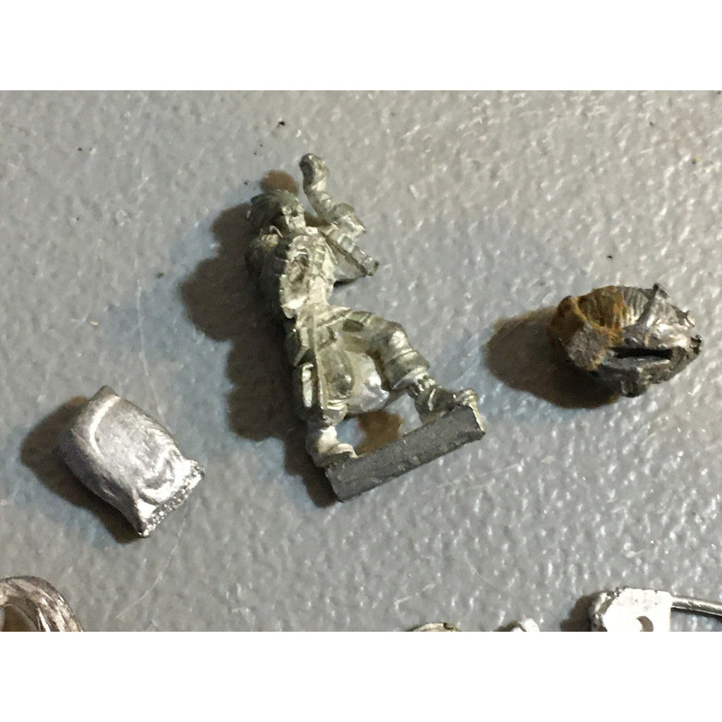 A32555 UNKNOWN MINIATURES ALL METAL BITS LOT FANTASY SCI-FI MIXED