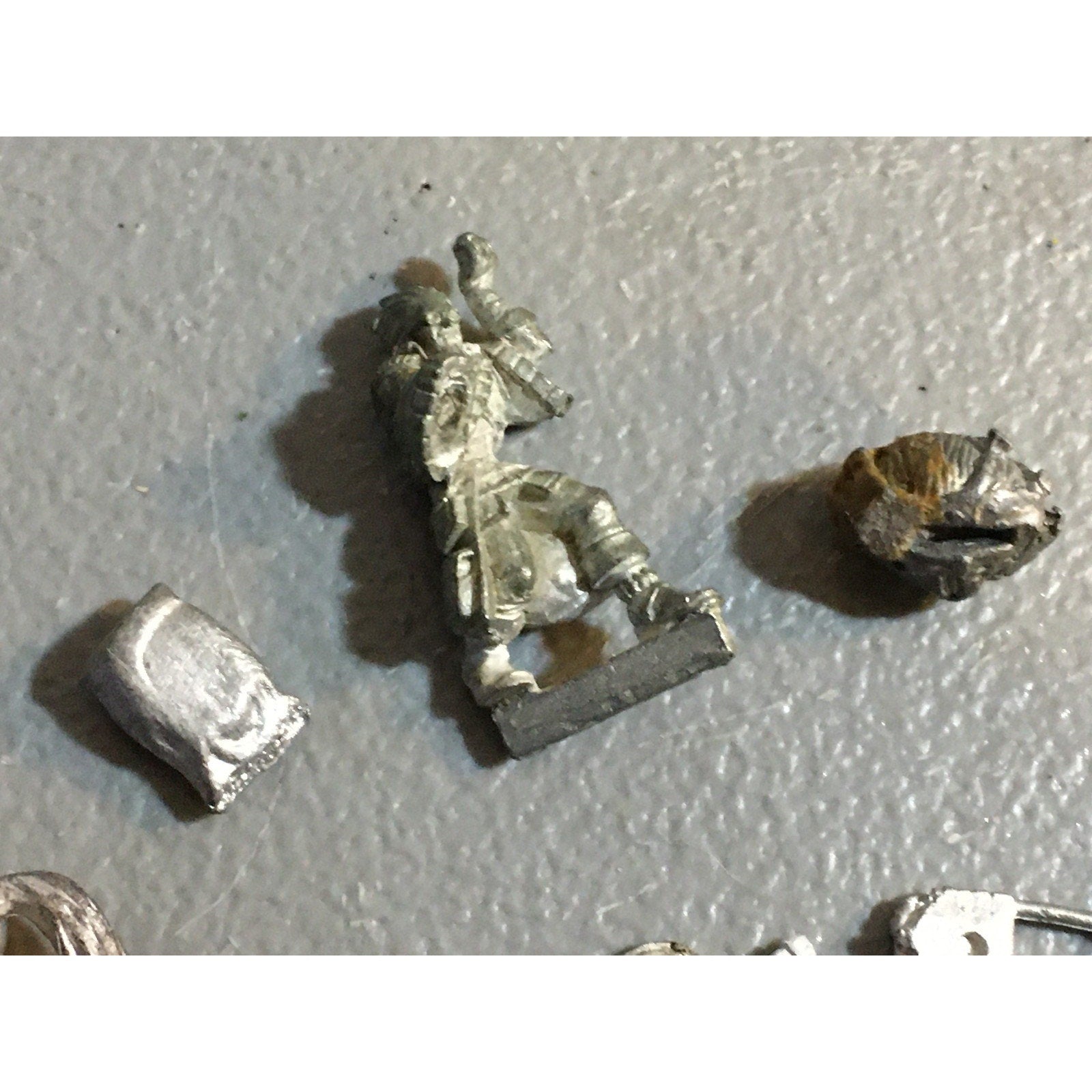 A32555 UNKNOWN MINIATURES ALL METAL BITS LOT FANTASY SCI-FI MIXED