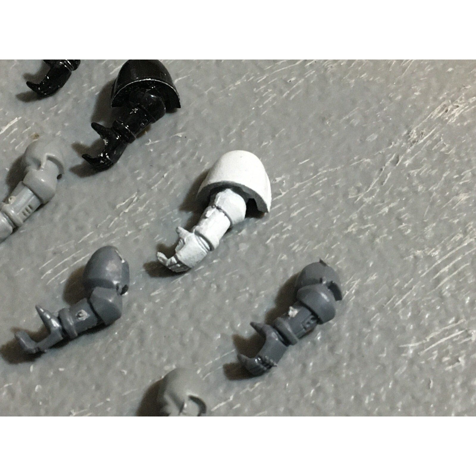 A22963 WARHAMMER 40K SPACE MARINES BITS LOT ARMS GAMES WORKSHOP GW