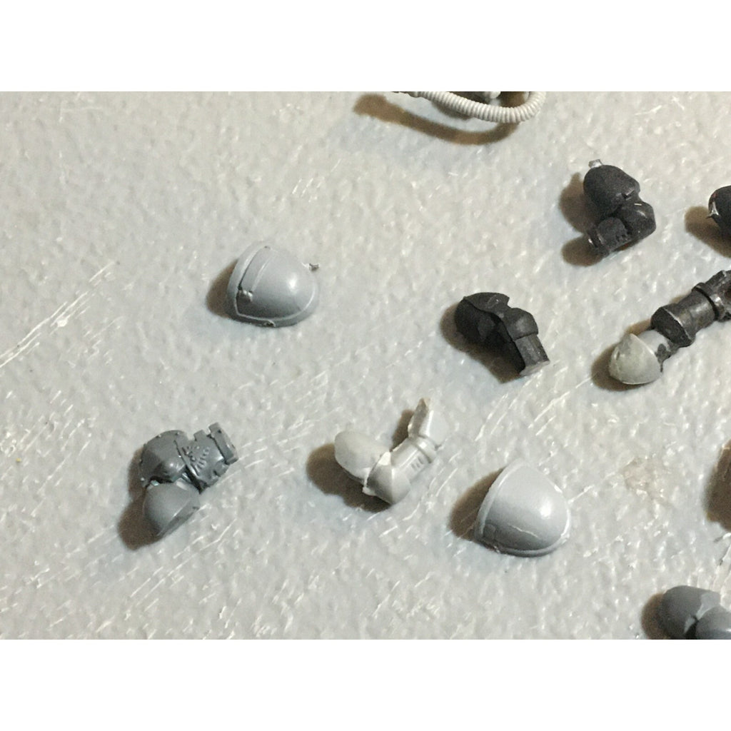 A23463 WARHAMMER 40K SPACE MARINES BITS LOT ARMS HEADS GAMES WORKSHOP GW