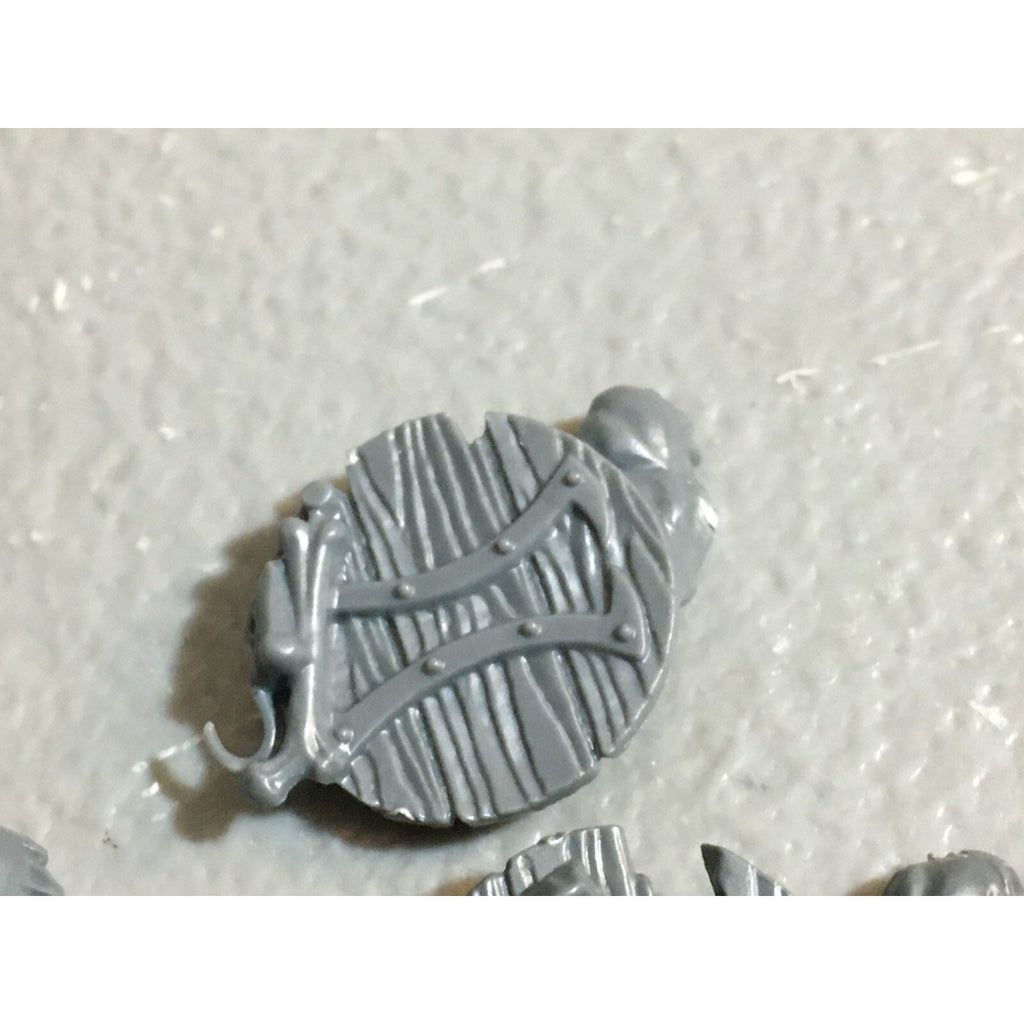 A23096 WARHAMMER FANTASY CHAOS BEASTMEN BITS LOT GOR SHIELDS GAMES WORKSHOP