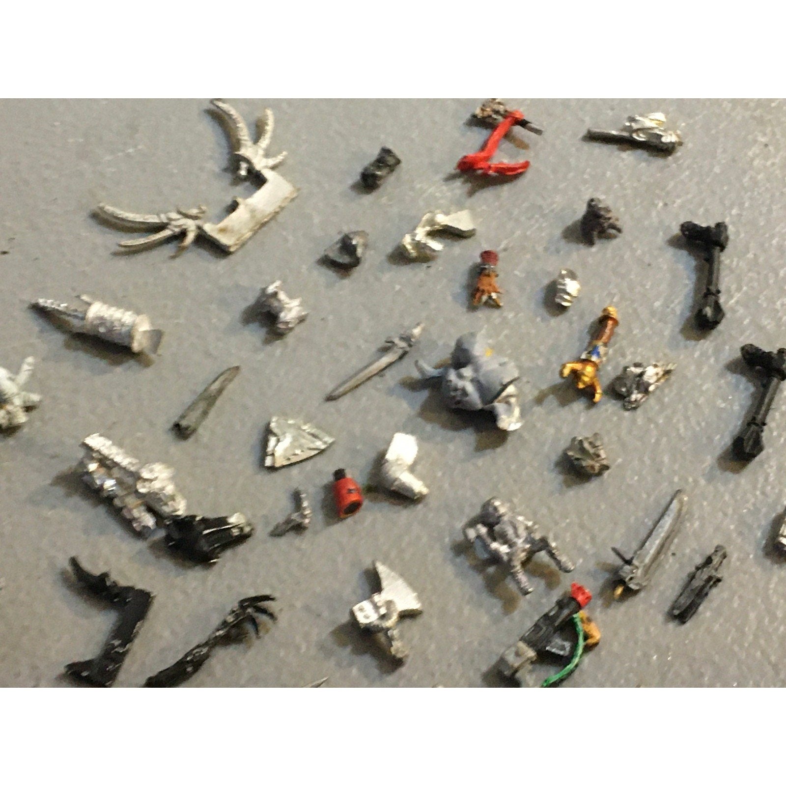 A32573 UNKNOWN MINIATURES ALL METAL BITS LOT WINGS ARM HEAD RPG TABLETOP