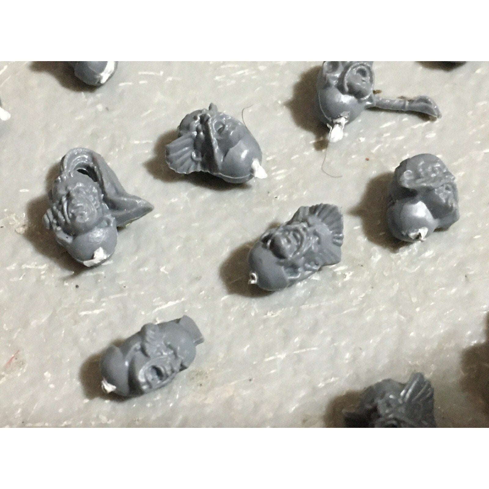 A22546 WARHAMMER 40K SPACE MARINES WOLVES BITS LOT HEADS GAMES WORKSHOP GW