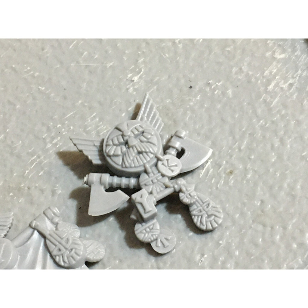 A23401 WARHAMMER FANTASY DWARFS BITS LOT WARRIORS TORSO BANNER GAMES WORKSHOP GW