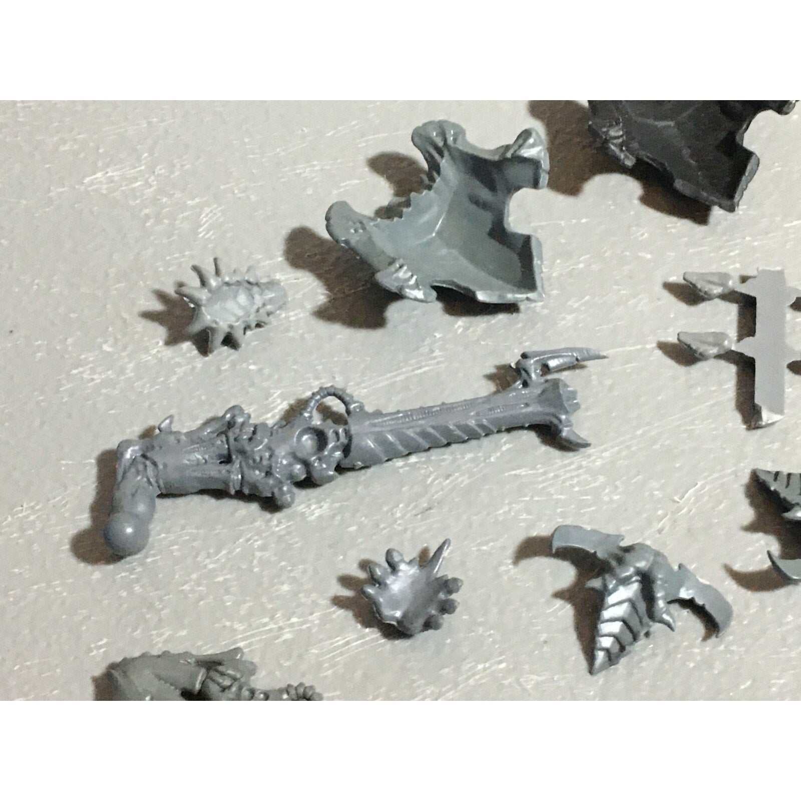 A22318 WARHAMMER 40K TYRANIDS BITS LOT MIXED GAMES WORKSHOP GW