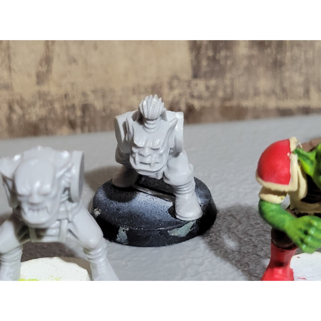 A19455 WARHAMMER 40K OOP CITADEL SPACE ORKS BOYZ INCOMPLETE 4 PK PLASTIC