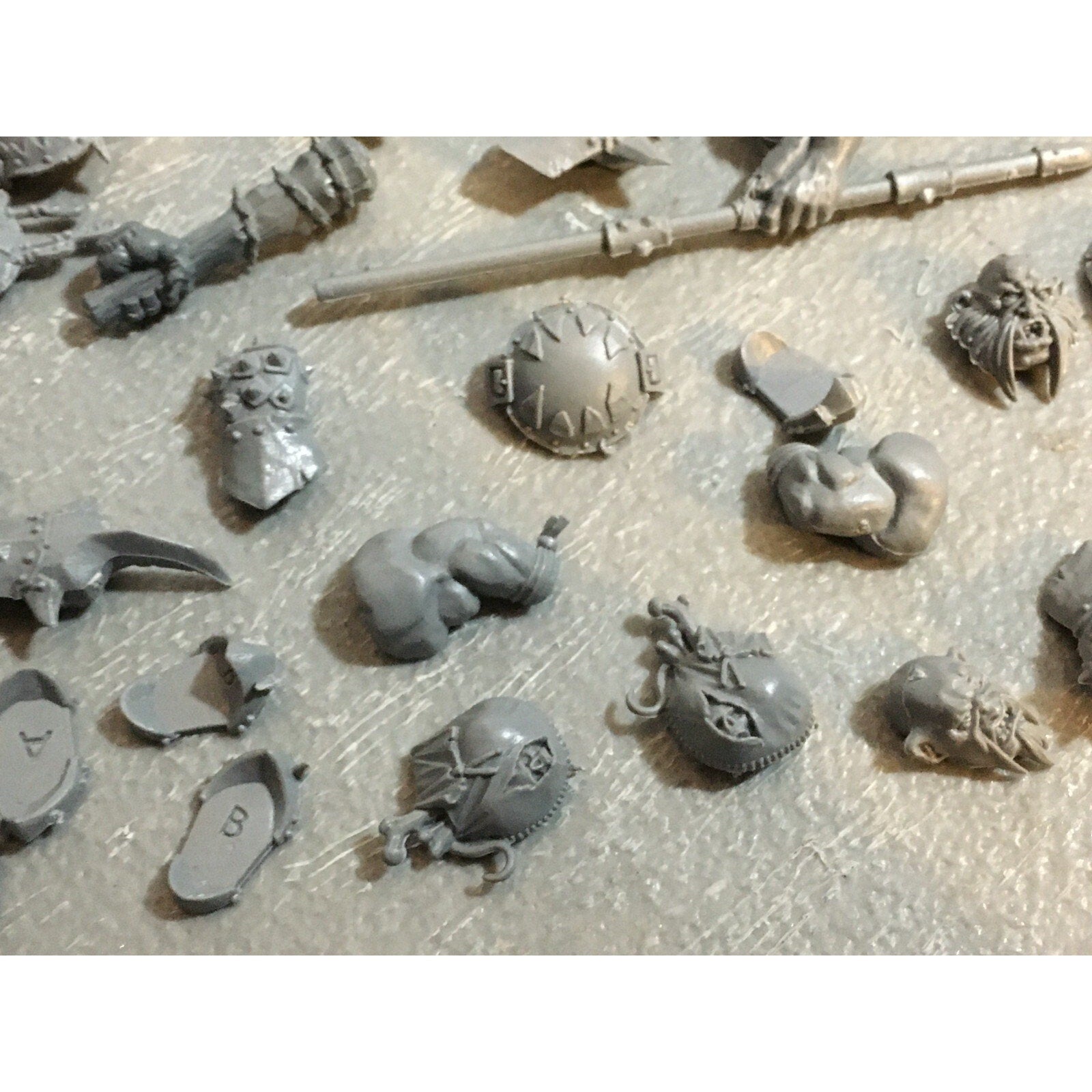 A20127 WARHAMMER FANTASY AOS OGRE KINGDOMS MANEATERS BITS LOT ARM GAMES WORKSHOP