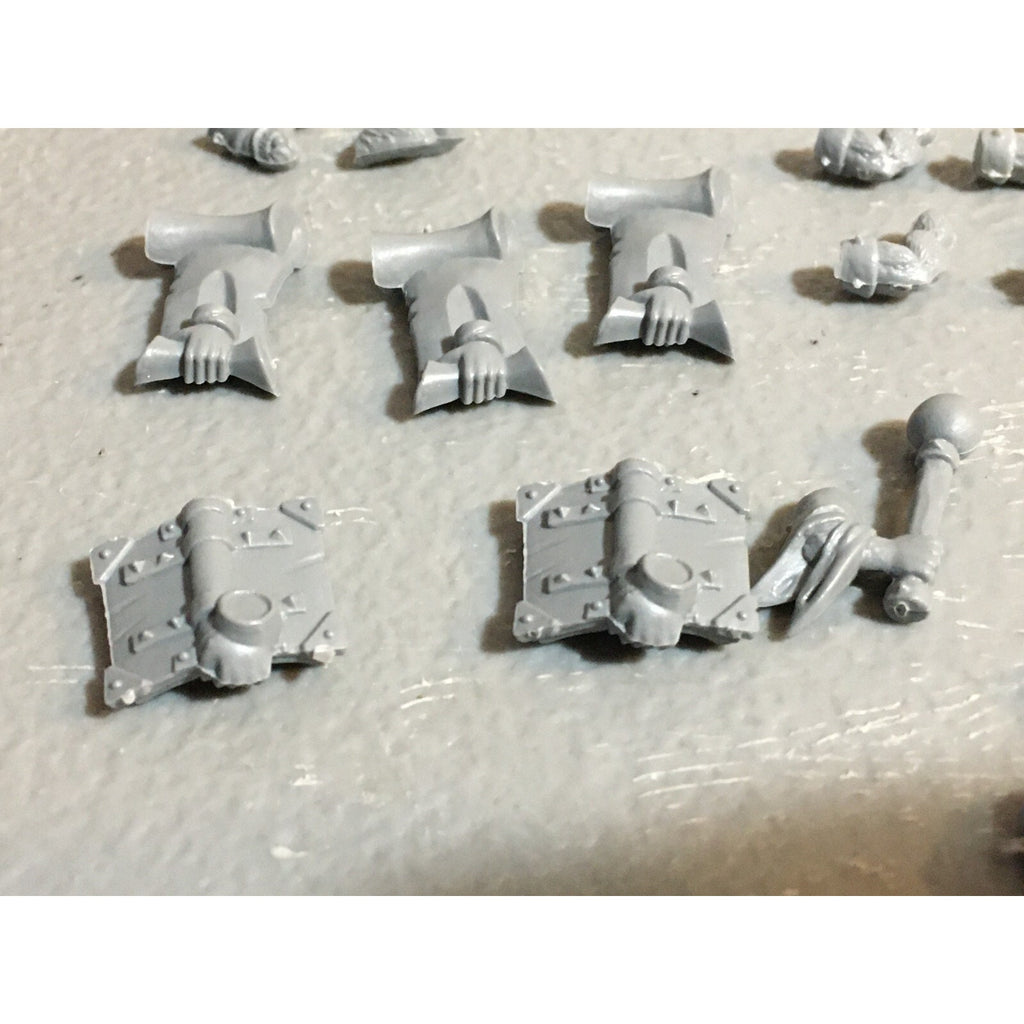 A23449 WARHAMMER FANTASY SKAVEN BITS LOT MIXED CLANRAT PLAGUE MONK RUNNER GW