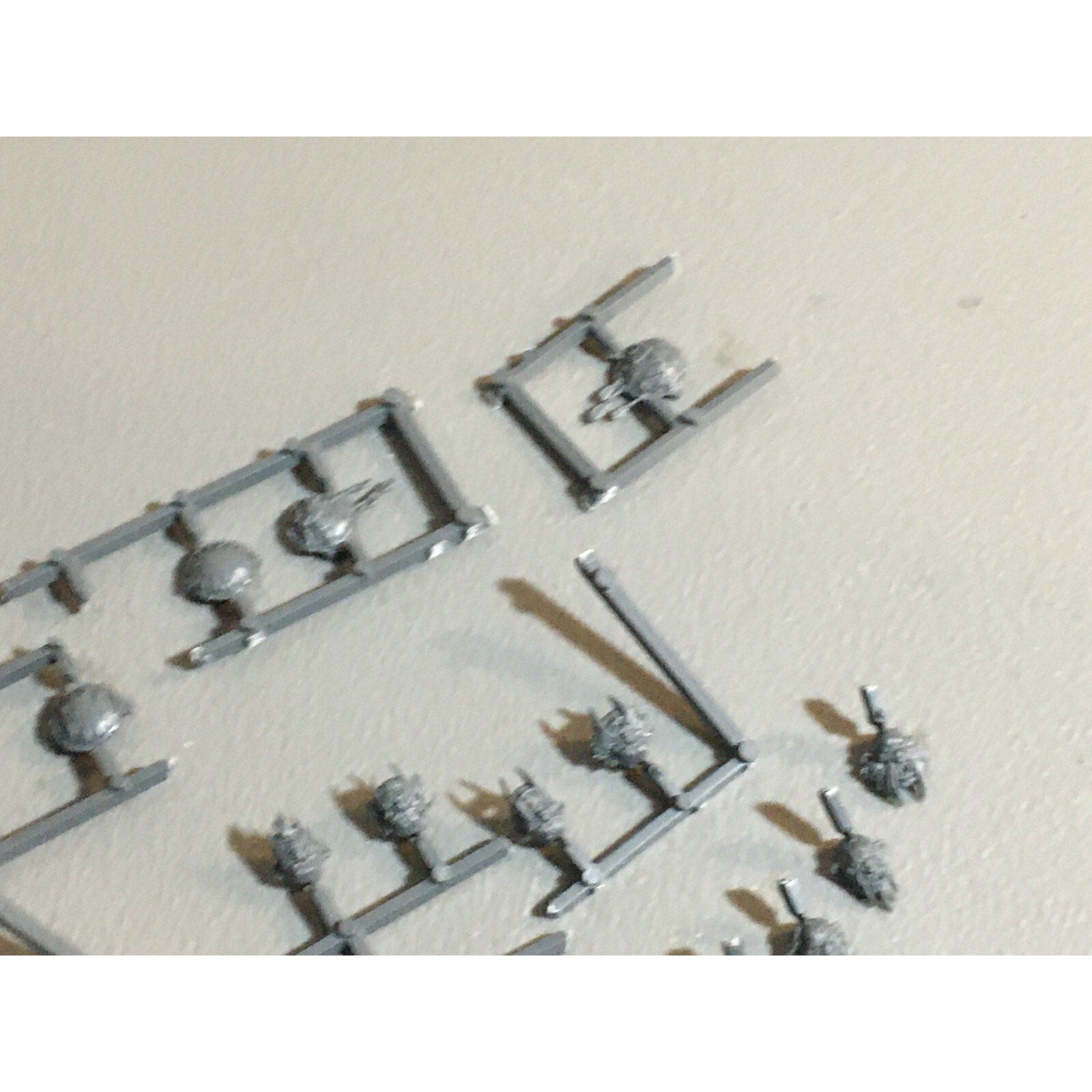 A23587 WARHAMMER AOS FANTASY OGRE KINGDOMS MAWTRIBES BITS ON SPRUE LOT HEAD PLAT