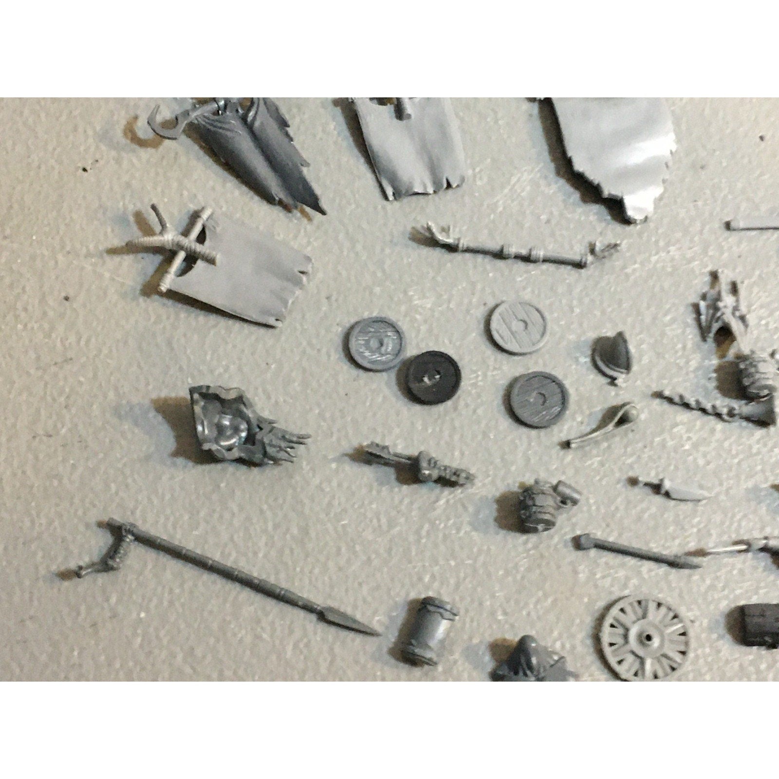 A29619 WARHAMMER FANTASY AOS MIXED BITS LOT BANNER SHIELD CLOAK GW