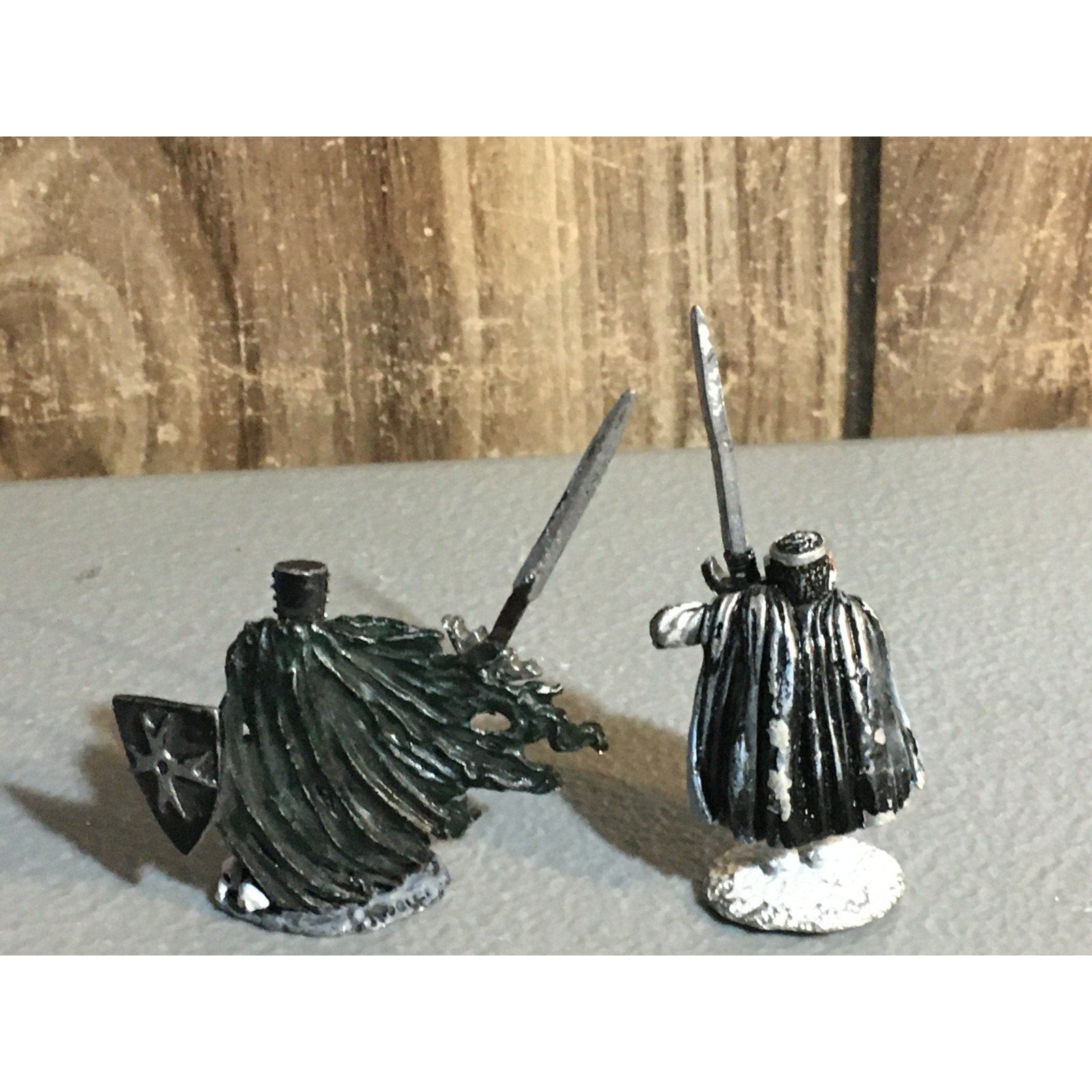 A24857 UNBRANDED METAL TABLETOP OLD OOP D&D FANTASY KNIGHTS SWORDSMEN MINIATURES