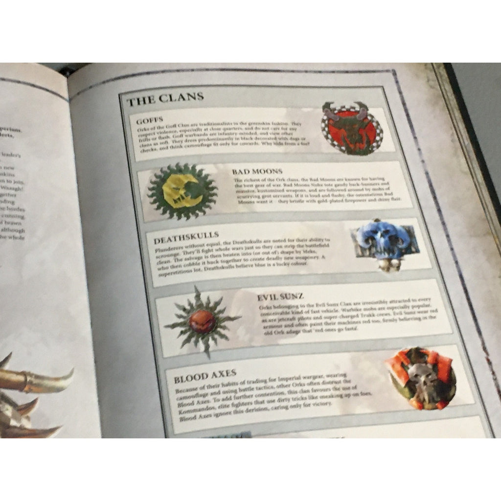 BOOK GAMES WORKSHOP WARHAMMER 40K GRIM DARKNESS RULEBOOK 8TH ED HB USED