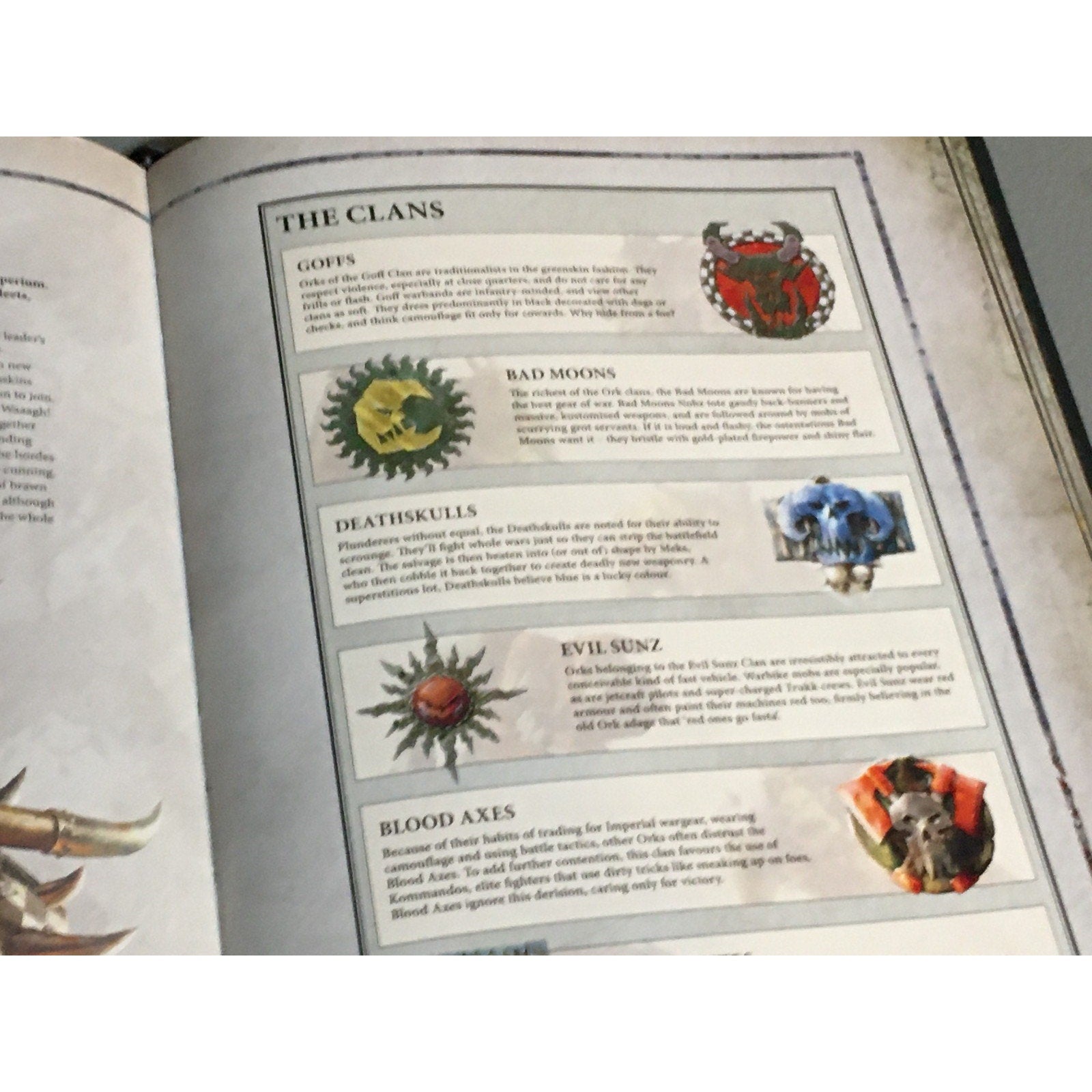 BOOK GAMES WORKSHOP WARHAMMER 40K GRIM DARKNESS RULEBOOK 8TH ED HB USED