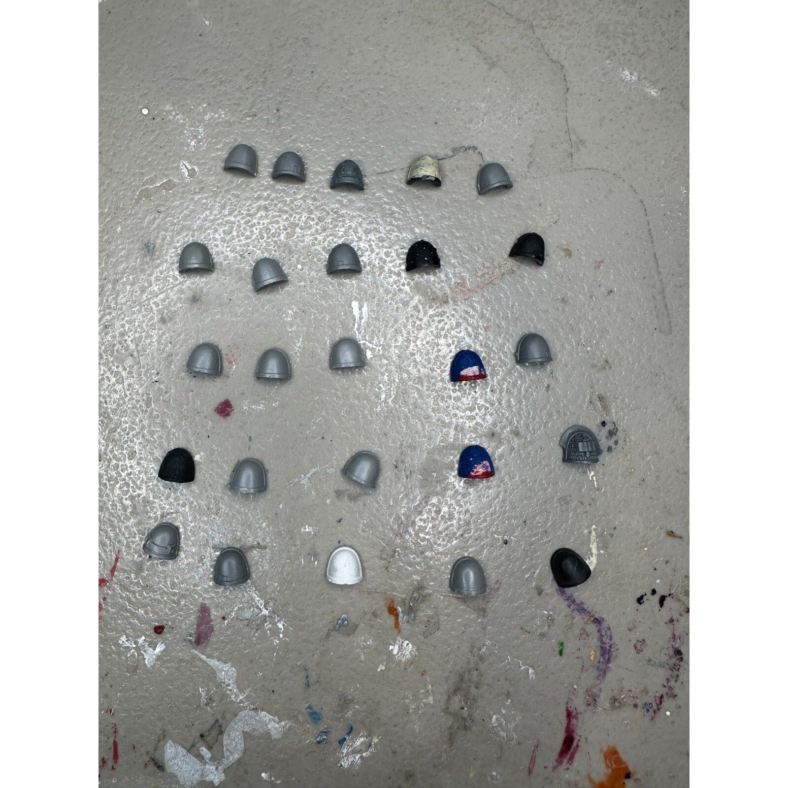 A23105 WARHAMMER 40K SPACE MARINES BITS LOT SHOULDER PADS 25 PACK