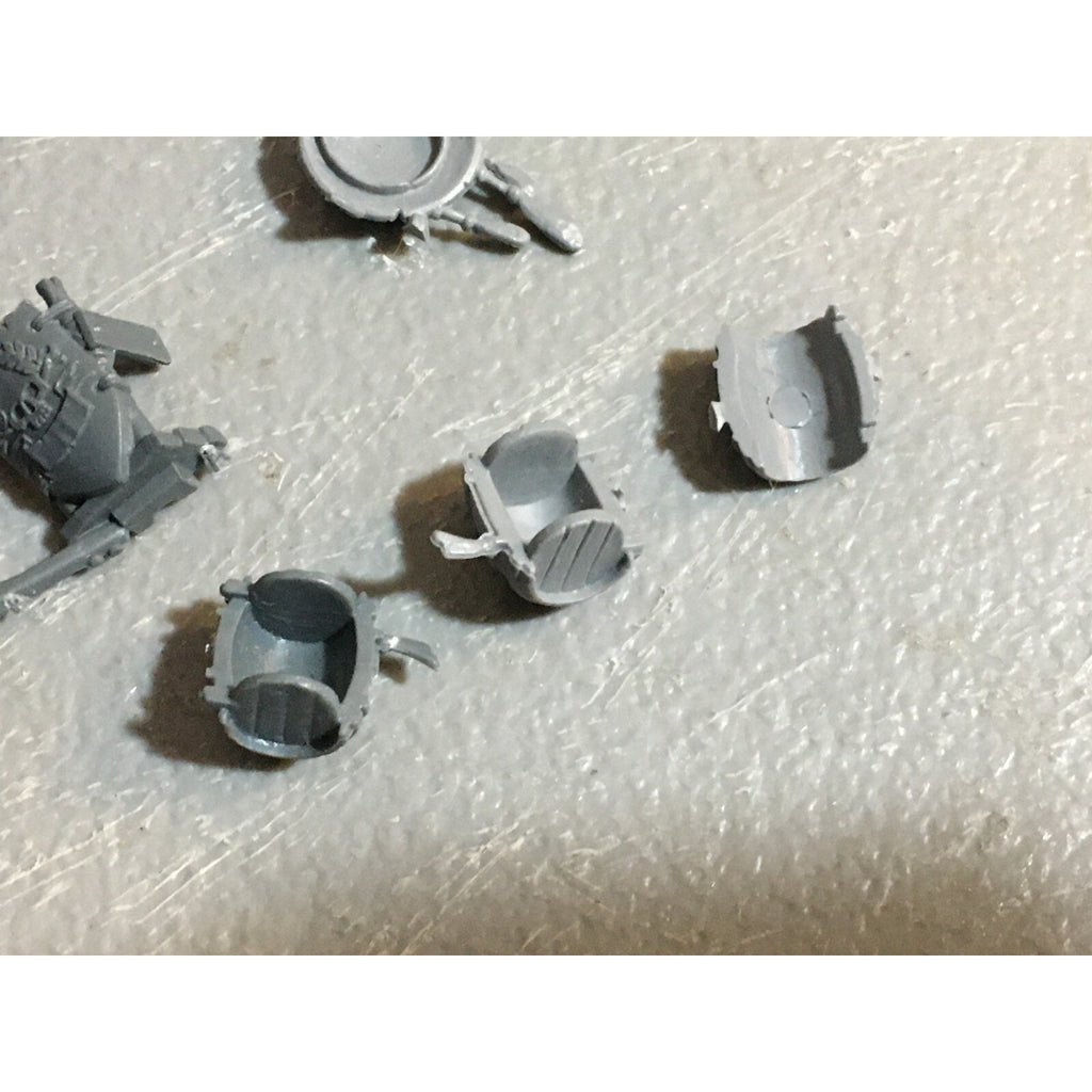 A23432 WARHAMMER FANTASY OGRE KINGDOMS BITS LOT MIXED HEADS PLATES GW