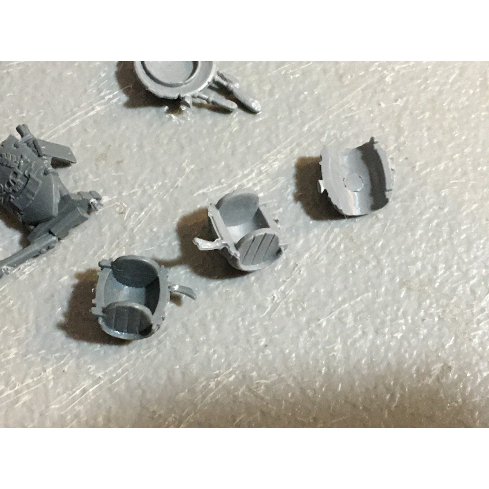 A23432 WARHAMMER FANTASY OGRE KINGDOMS BITS LOT MIXED HEADS PLATES GW
