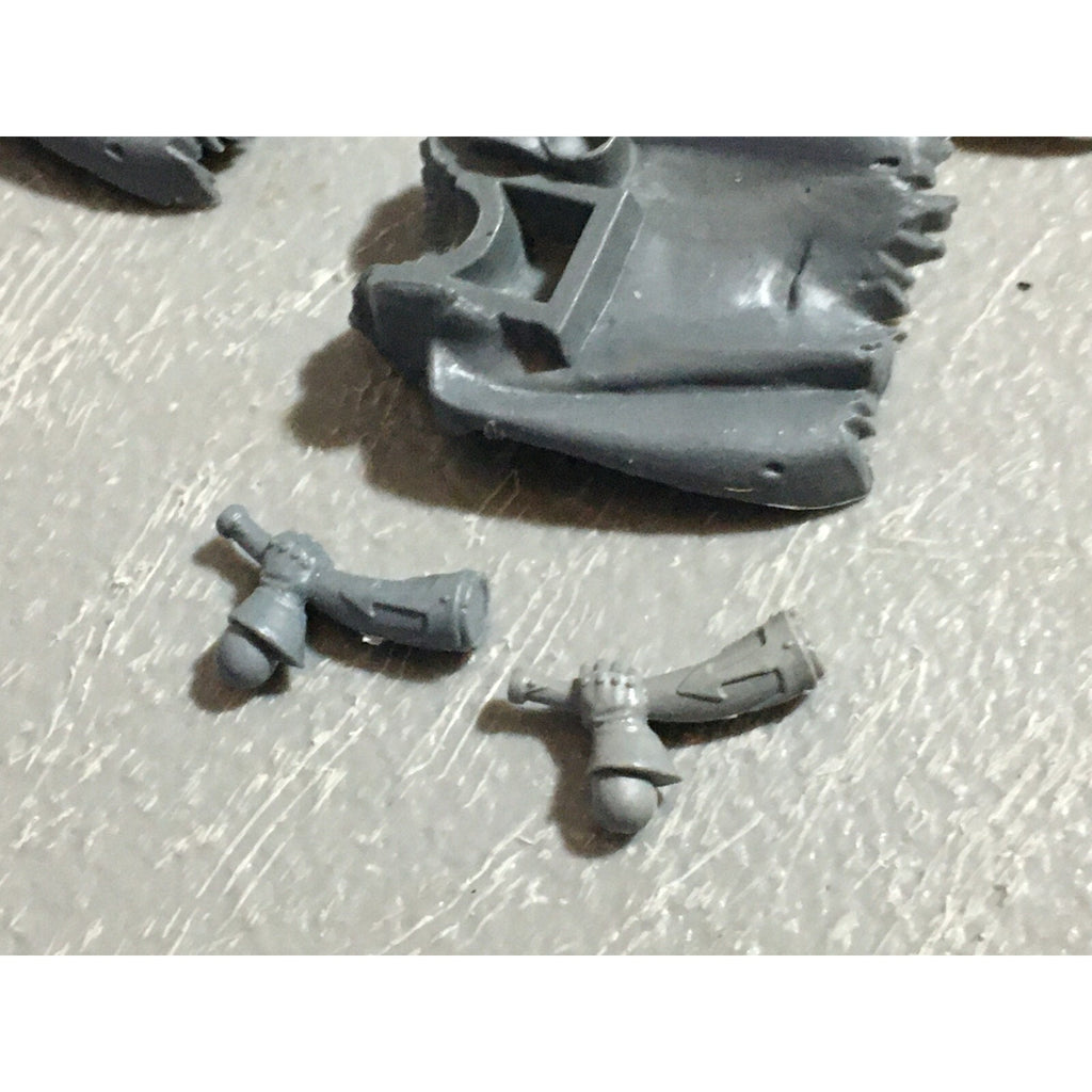 A22233 WARHAMMER FANTASY CHAOS MORTALS BITS LOT TORSO BACKS COMM GAMES WORKSHOP
