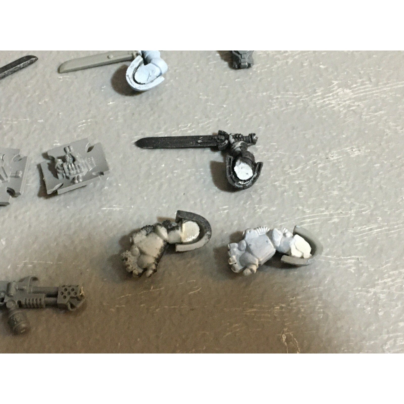 A22989 WARHAMMER 40K SPACE MARINES BITS LOT SWORDS FISTS POWER GW GAMES WORKSHOP