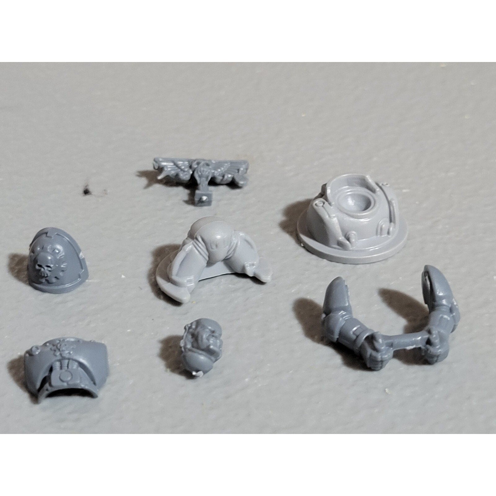 A17961 WARHAMMER 40K CHAOS SPACE MARINES TANK GUNNER BITS LOT