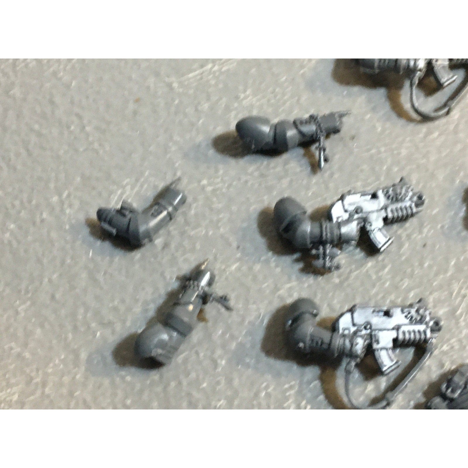 A29487 WARHAMMER 40K SPACE MARINES DARK ANGELS BITS LOT ROBE ARM BOLTER GW