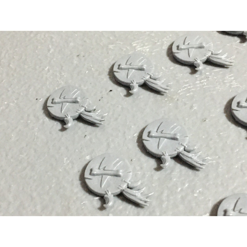 A22624 WARHAMMER FANTASY ORCS & GOBLINS BITS LOT GOBLIN SHIELD GAMES WORKSHOP GW