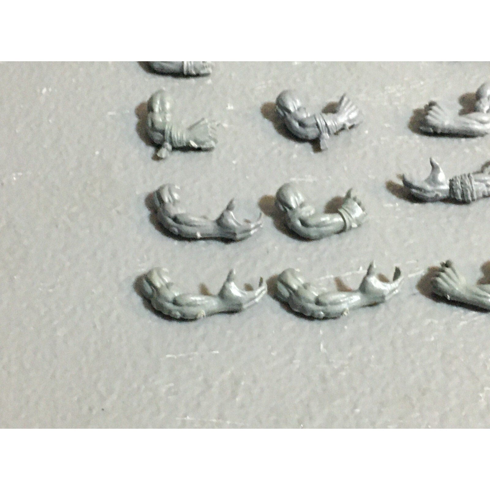 A22952 WARHAMMER 40K ORKS BITS LOT ARMS GAMES WORKSHOP GW