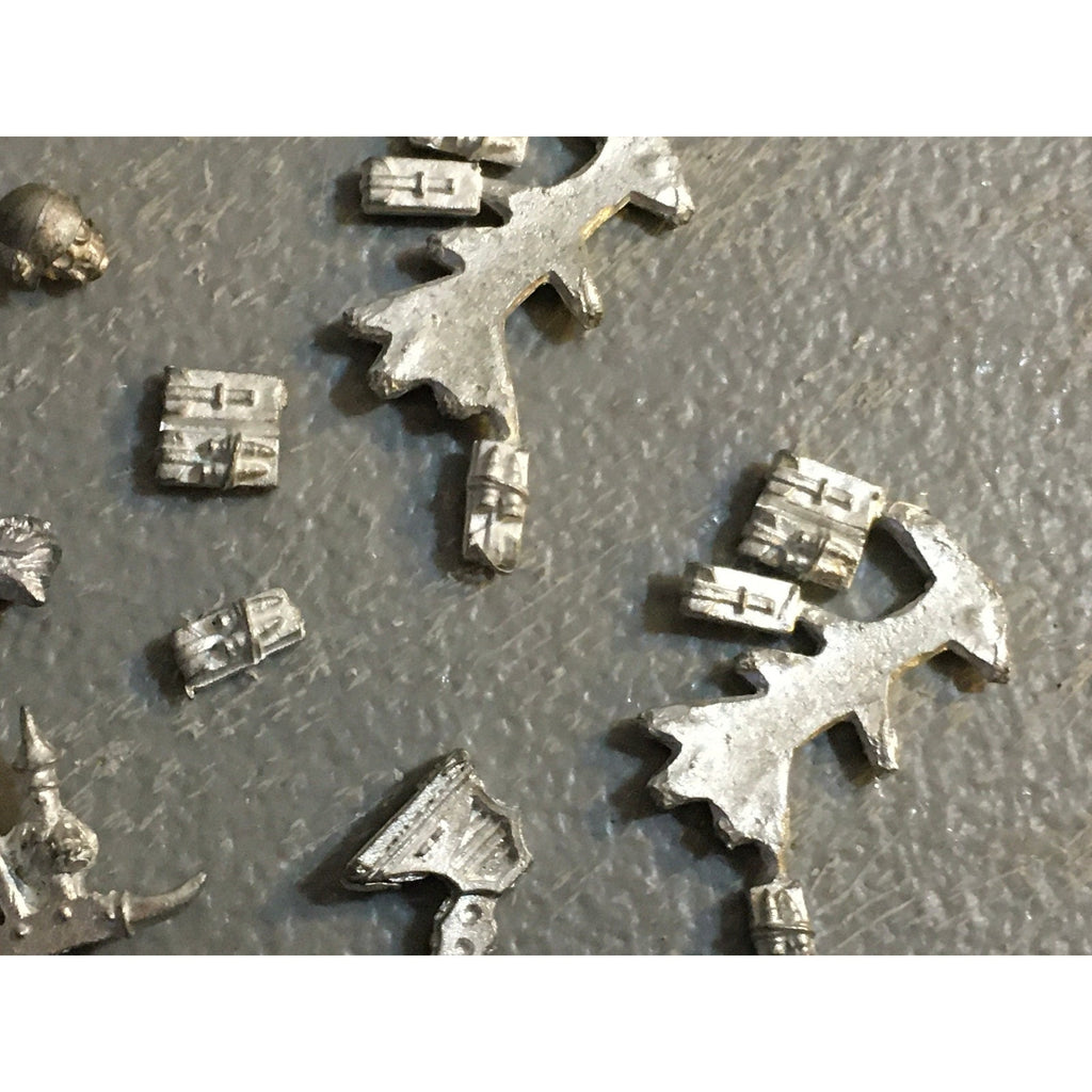 A32577 WARHAMMER 40K MIXED RANDOM BITS LOT ALL METAL POUCH HOLSTER GW