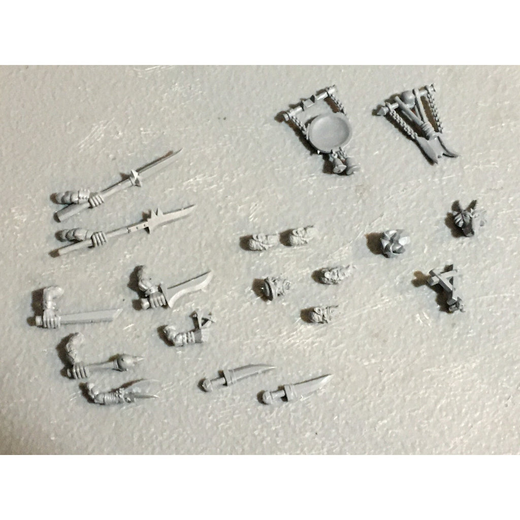 A23448 WARHAMMER FANTASY SKAVEN BITS LOT MIXED CLANRAT PLAGUE MONK RUNNER GW