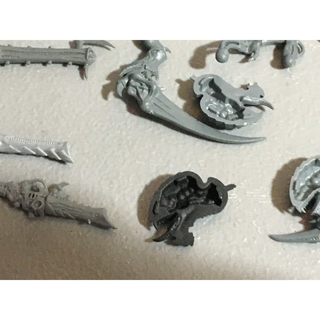 A22313 WARHAMMER 40K TYRANIDS BITS LOT MIXED GAMES WORKSHOP GW