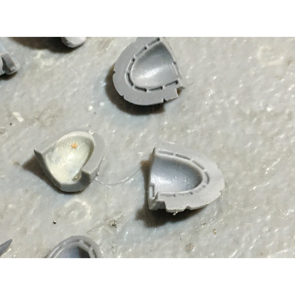 A22981 WARHAMMER 40K CHAOS SPACE MARINES BITS LOT MIXED SHOULDER TORSO ARM GW
