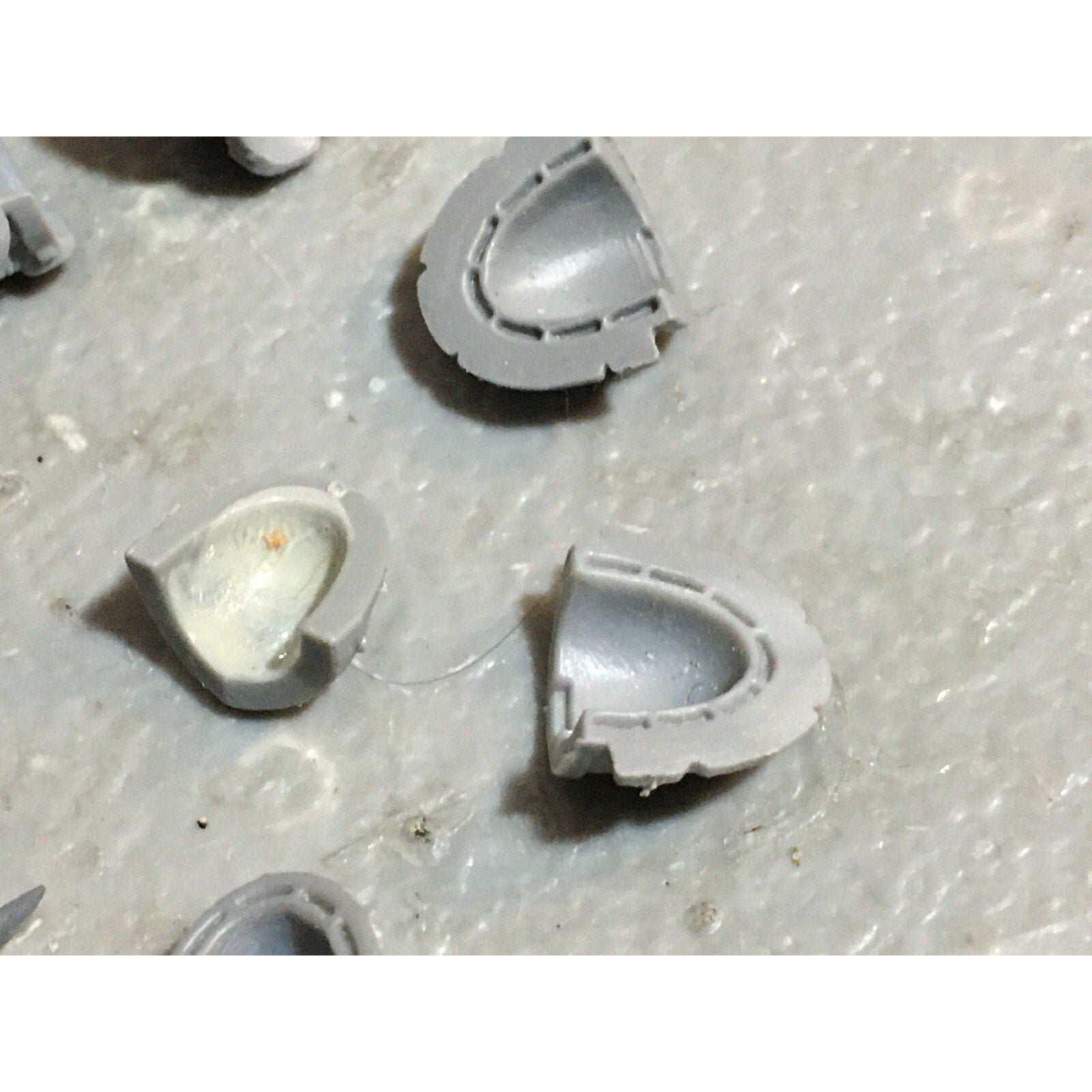 A22981 WARHAMMER 40K CHAOS SPACE MARINES BITS LOT MIXED SHOULDER TORSO ARM GW