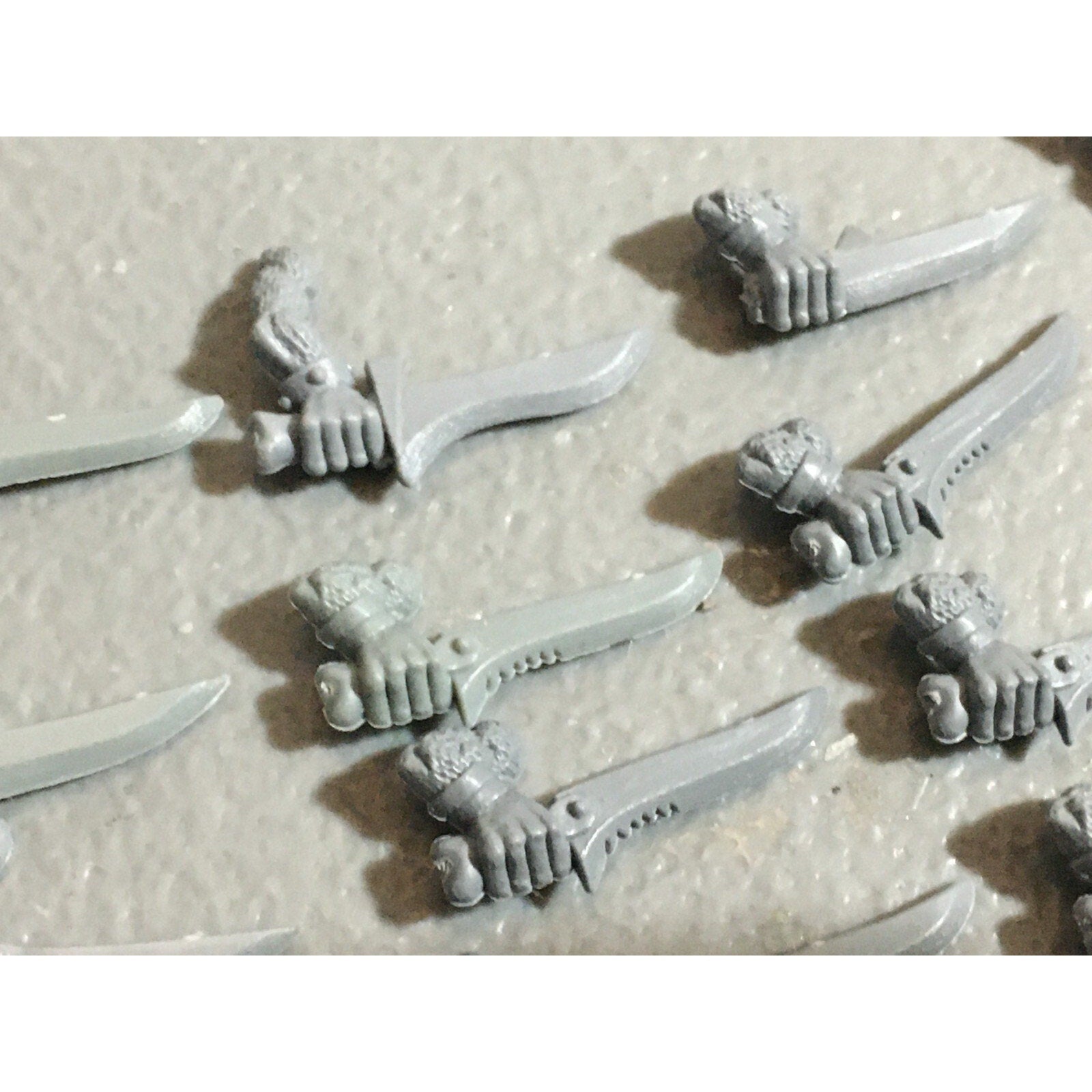 A22298 WARHAMMER FANTASY SKAVEN BITS LOT SWORD ARMS GAMES WORKSHOP GW