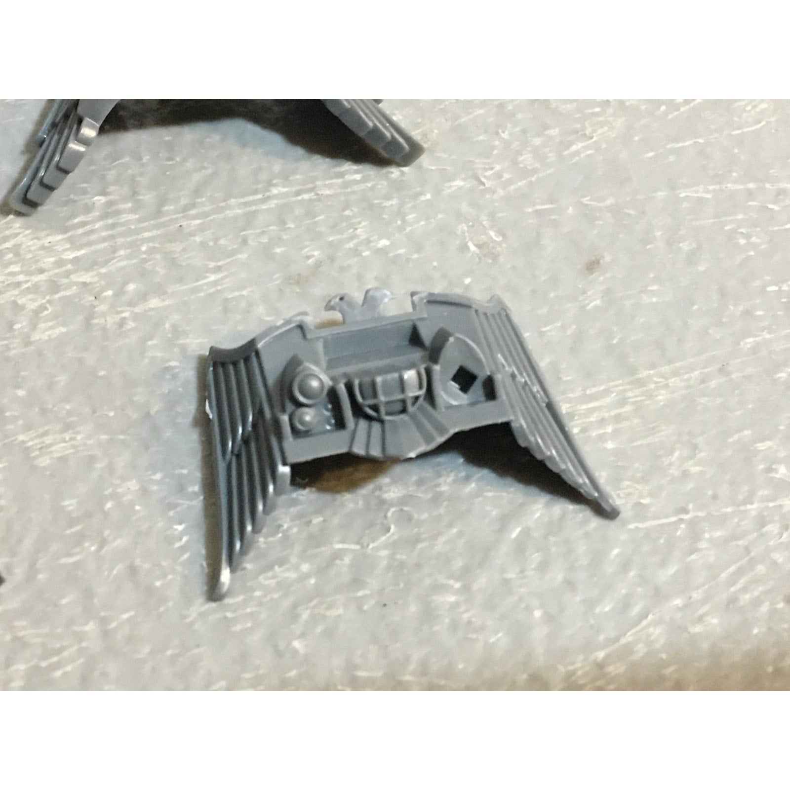 A29407 WARHAMMER 40K SPACE MARINES DARK ANGELS BITS LOT BIKE FRONT PLATES + LEGS