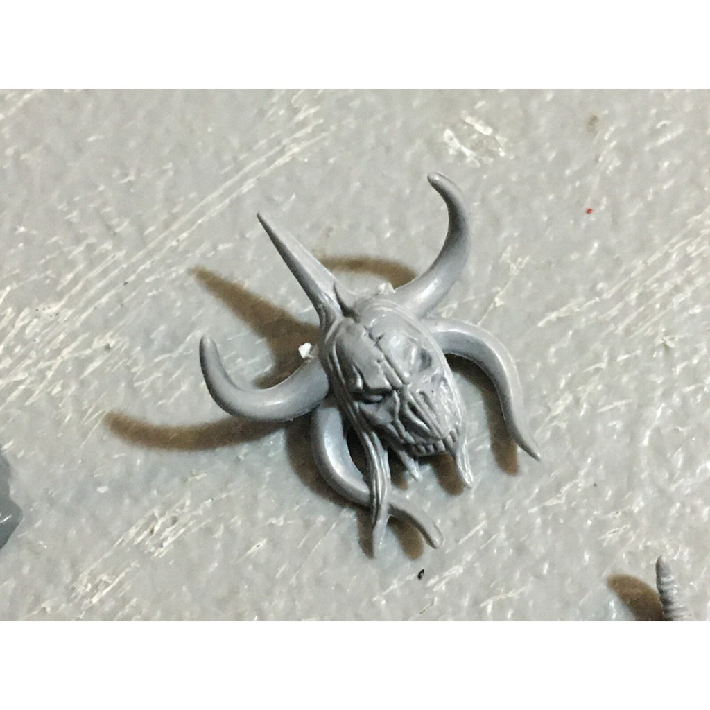 A23125 WARHAMMER FANTASY CHAOS BEASTMEN BITS LOT GORS BANNERS ARMS GW