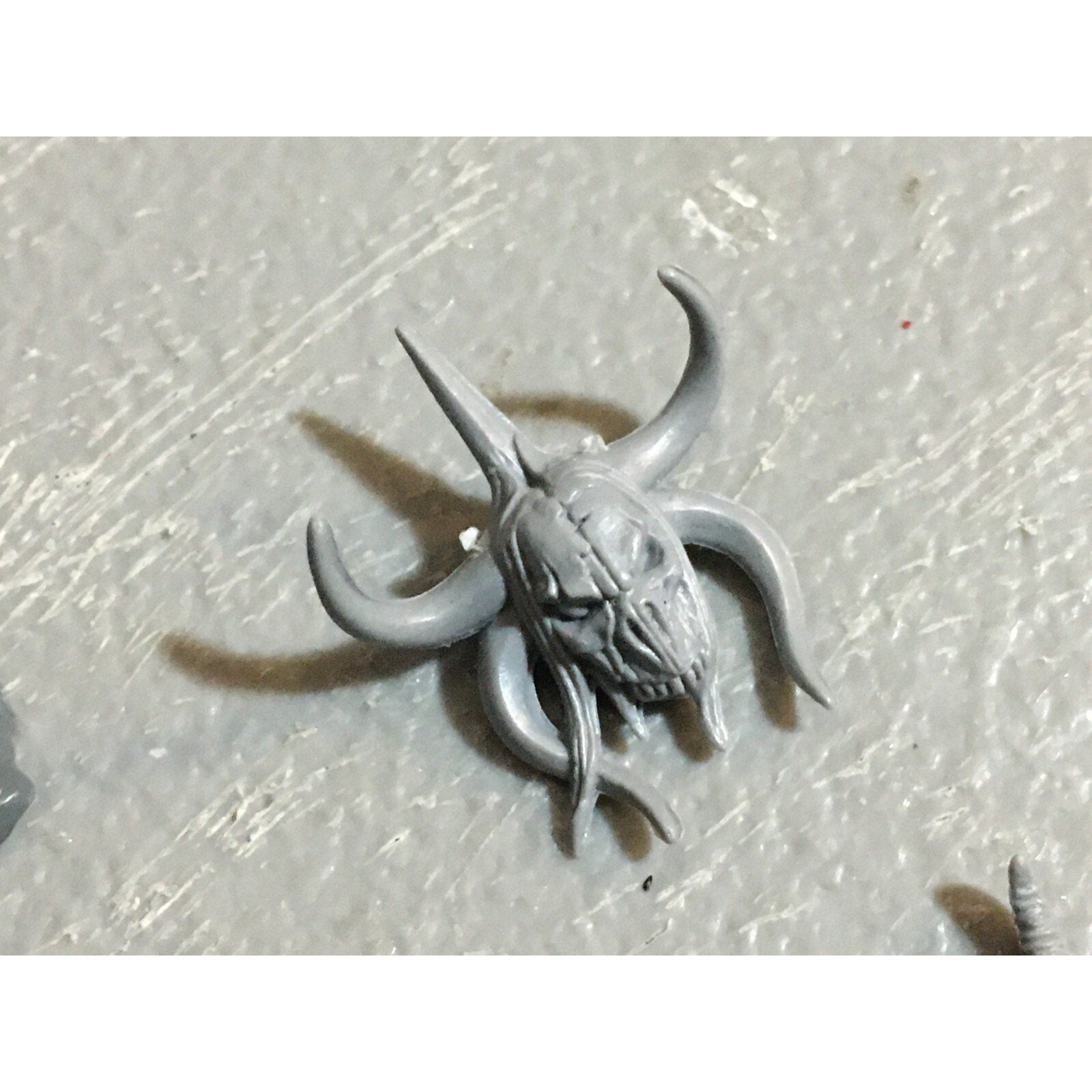 A23125 WARHAMMER FANTASY CHAOS BEASTMEN BITS LOT GORS BANNERS ARMS GW