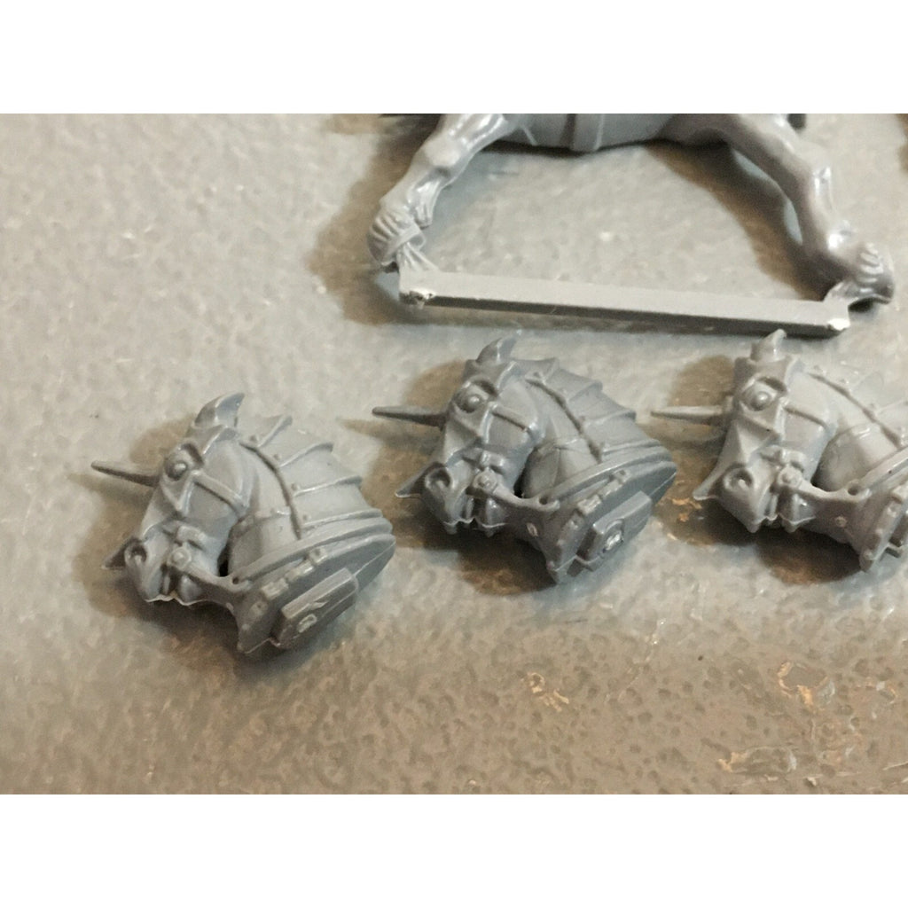 A20091 WARHAMMER FANTASY THE EMPIRE HORSE BITS LOT HEADS BODY GAMES WORKSHOP