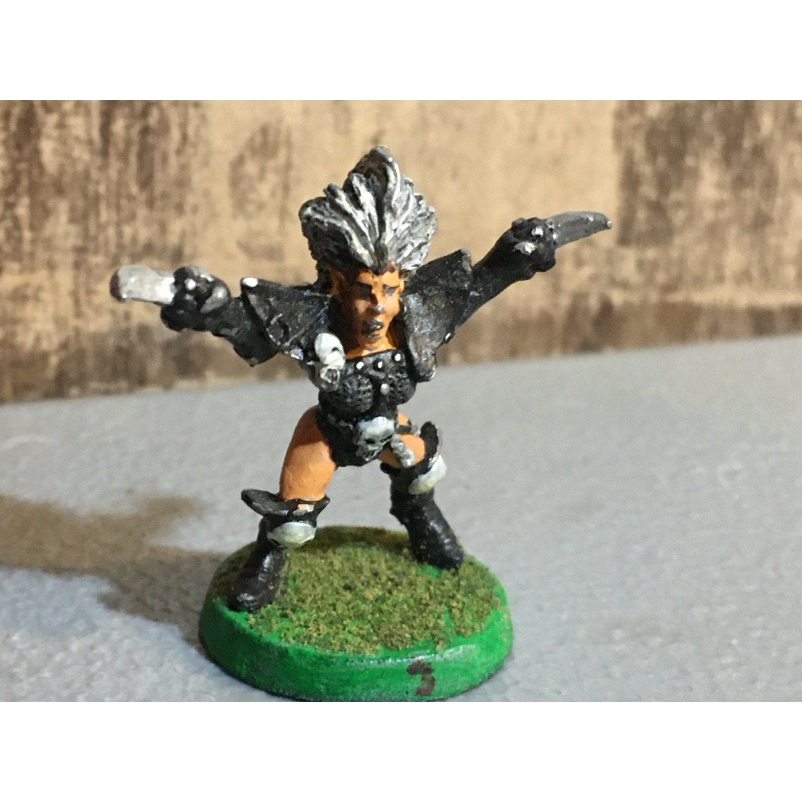 A30121 WARHAMMER BLOOD BOWL METAL DARK ELVES TEAM WITCH ELF PAINT BASE OOP GW