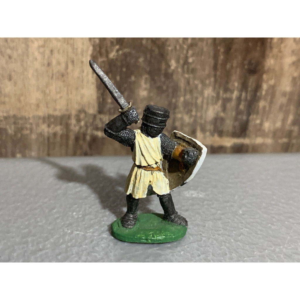 A10015 RAL PARTHA METAL OOP AVALON MAN AT ARMS SWORD RAISED FULL HELM PAINTED
