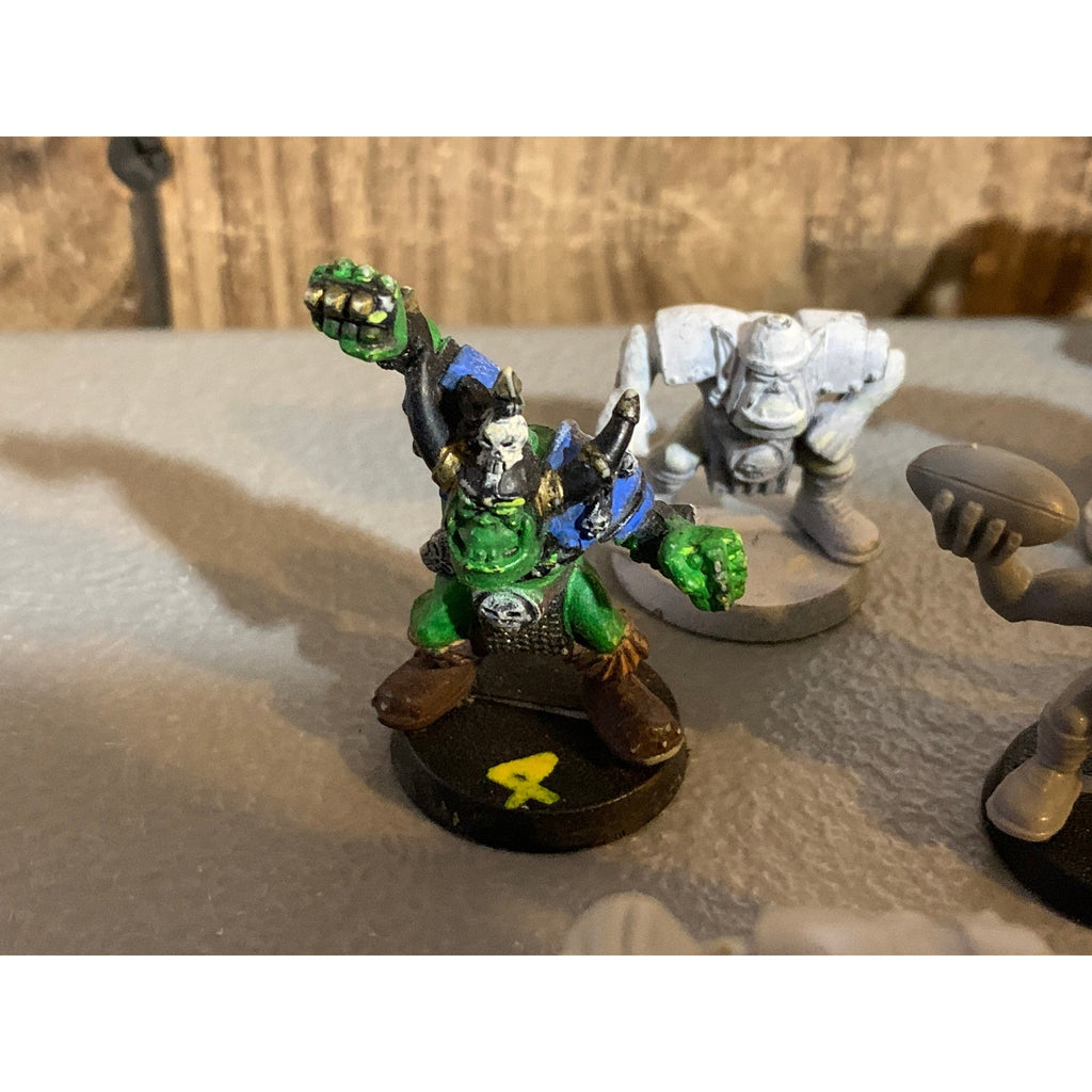 A30183 WARHAMMER BLOOD BOWL OOP ORKS ORCLAND RAIDERS CUST TEAM OOP PLASTIC BLACK