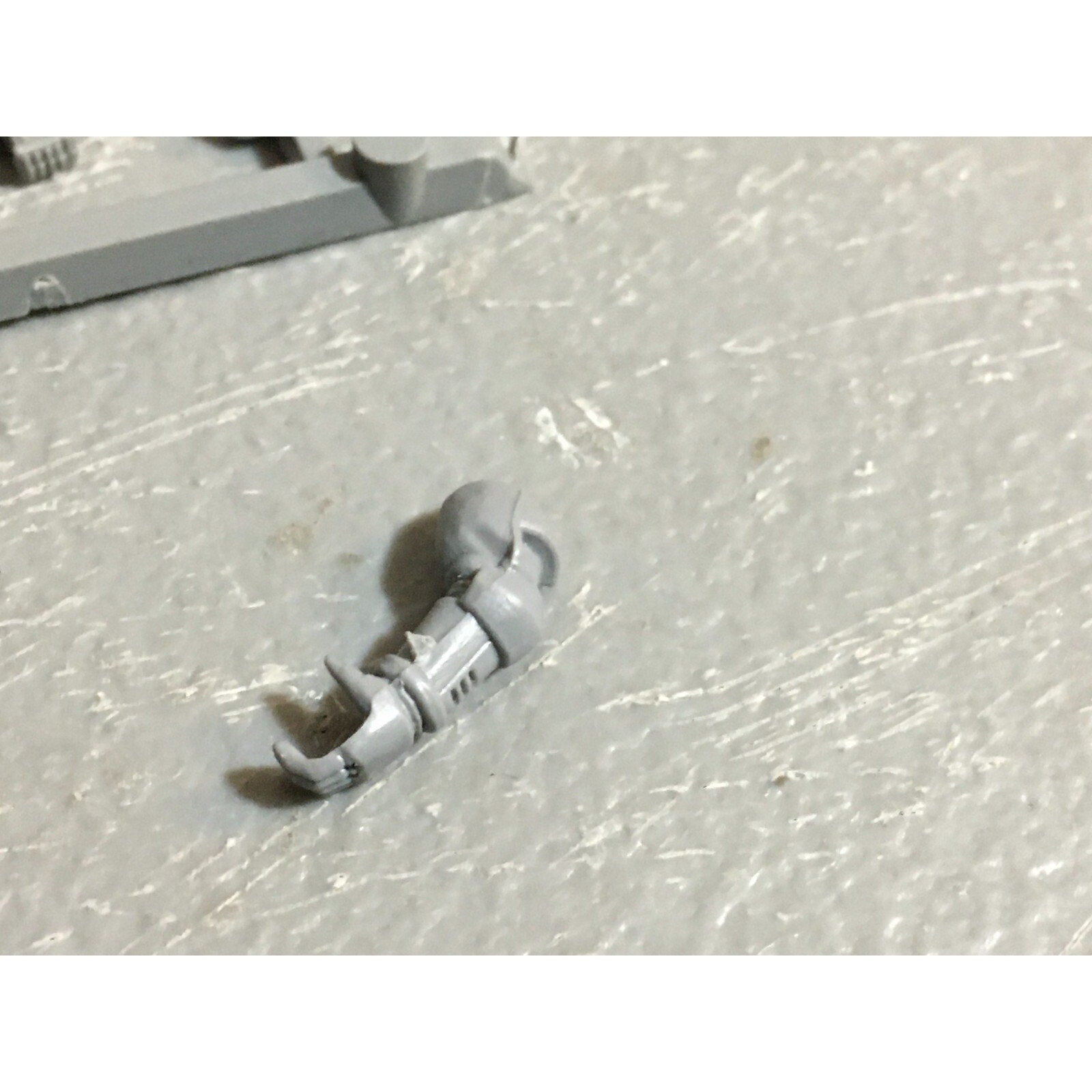 A23095 WARHAMMER 40K SPACE MARINES BITS LOT SHOULDER ARM PISTOL GAMES WORKSHOP