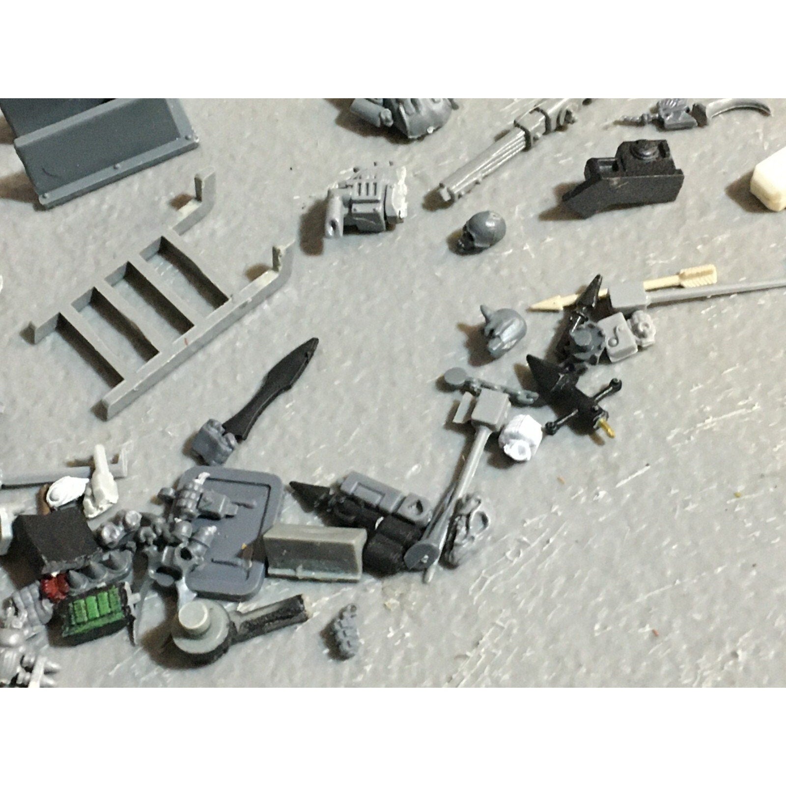 A23493 WARHAMMER FANTASY 40K BITS LOT MIXED RANDOM GAMES WORKSHOP GW
