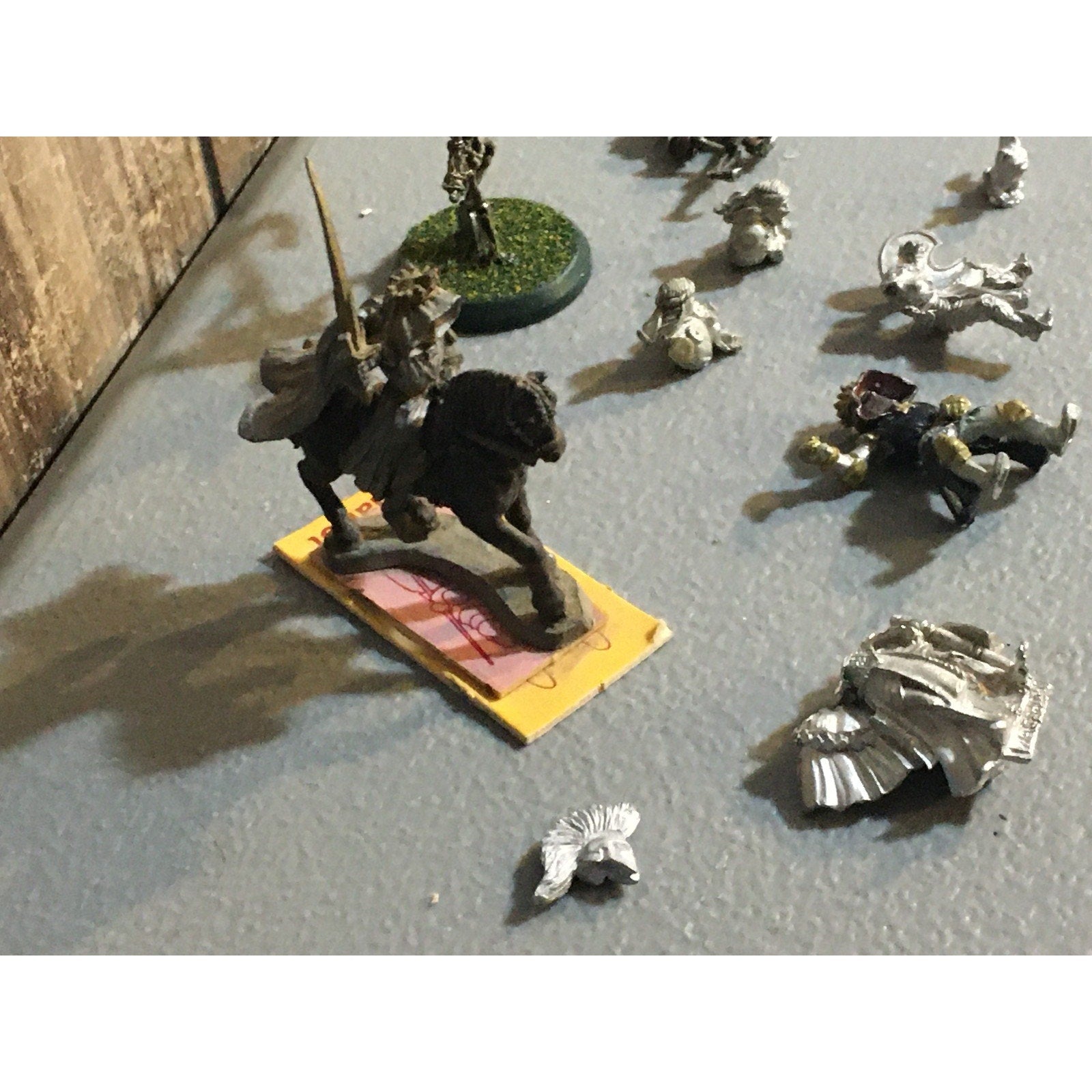 A32578 UNKNOWN MINIATURES METAL LOT KNIGHT SKELETON WARRIOR SOLDIER
